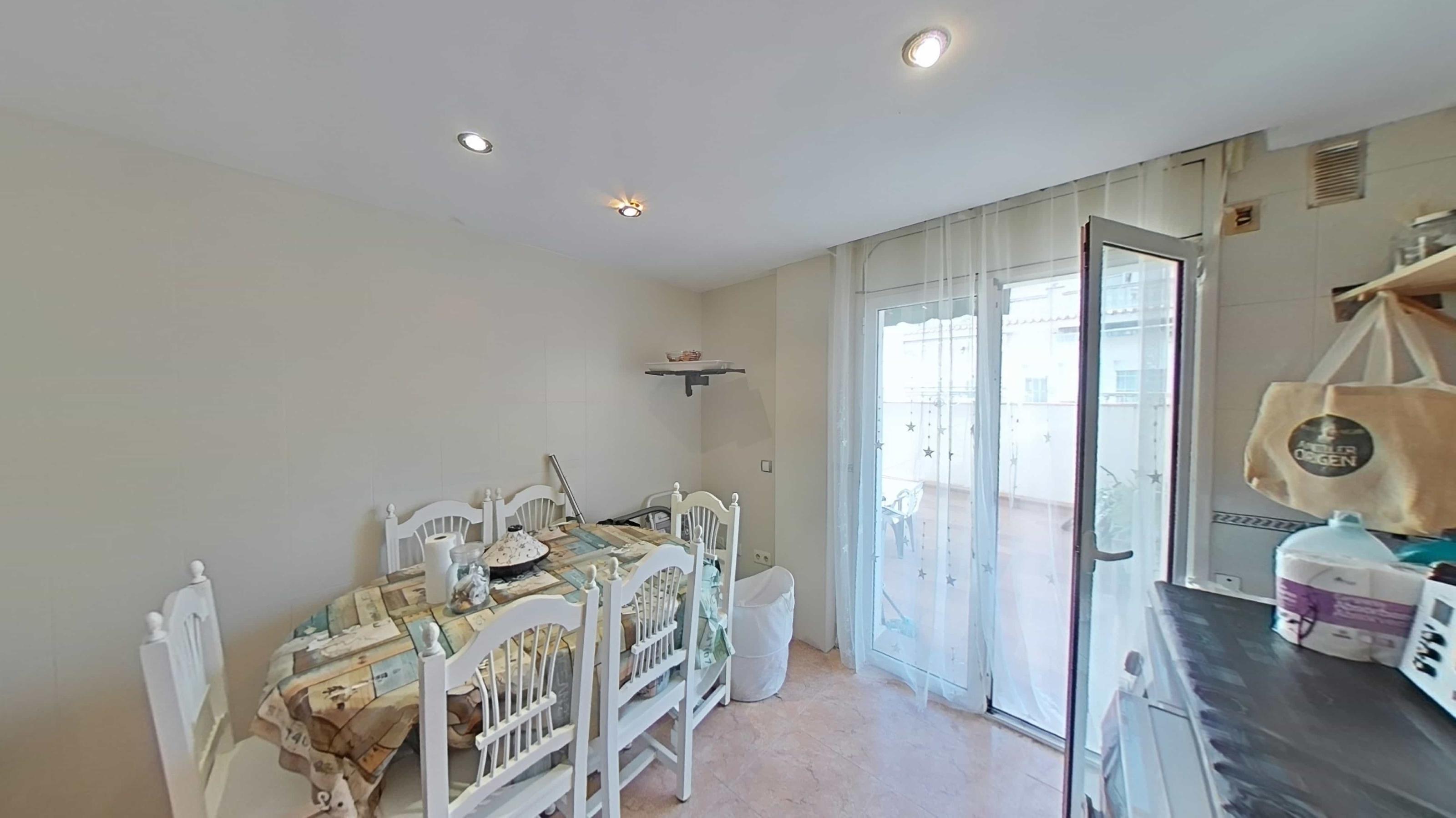 Imagen 4 Piso en venta en Blanes / Cerca de todos los servicios