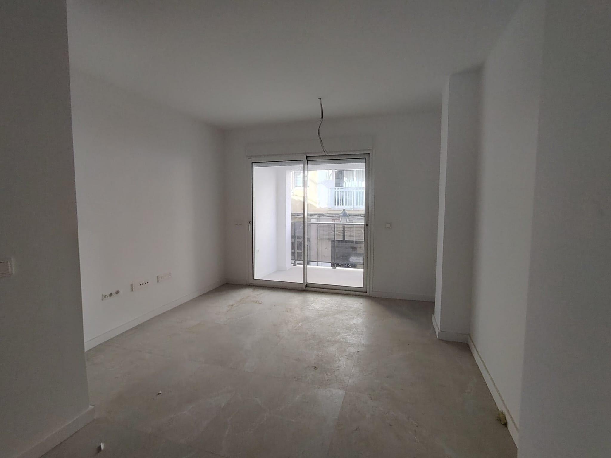 Imagen 3 Apto. Playa en venta en Fuengirola / Puerto Deportivo
