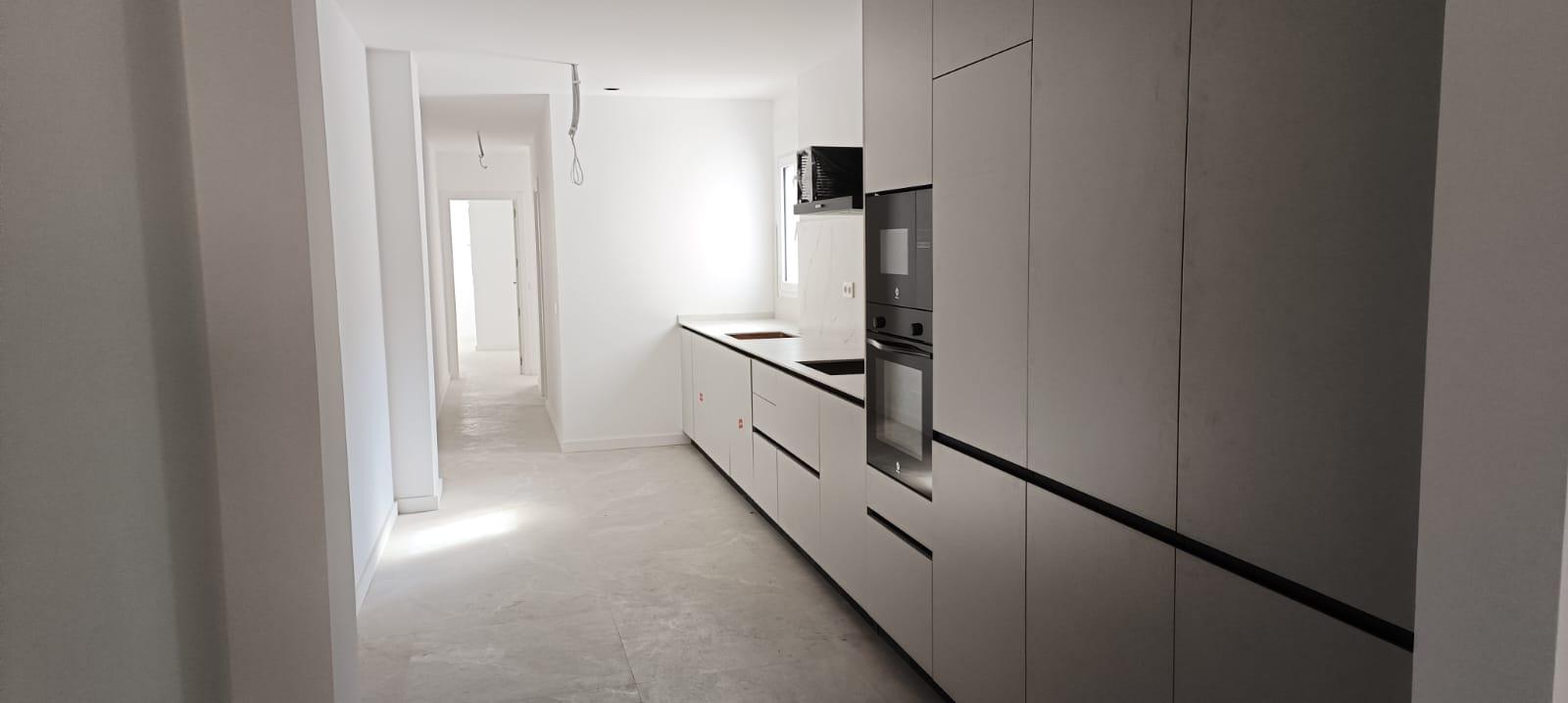 Imagen 4 Apto. Playa en venta en Fuengirola / Puerto Deportivo