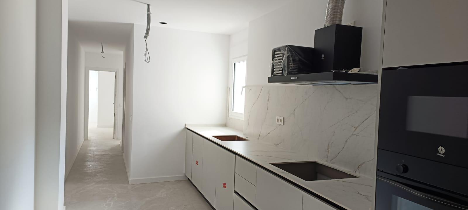 Imagen 5 Apto. Playa en venta en Fuengirola / Puerto Deportivo