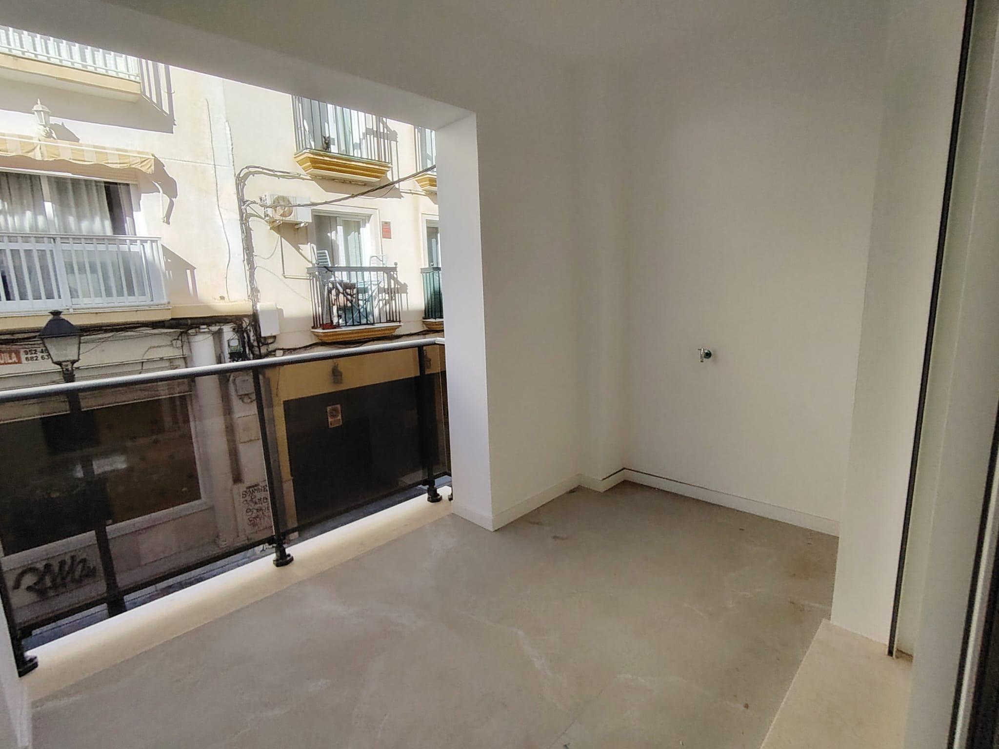 Imagen 4 Apto. Playa en venta en Fuengirola / Puerto Deportivo