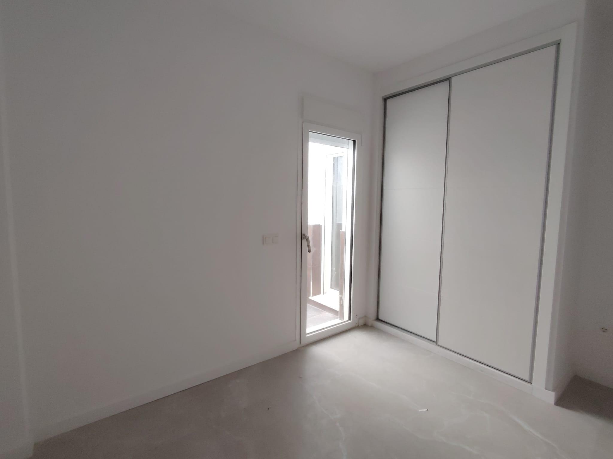 Imagen 10 Apto. Playa en venta en Fuengirola / Puerto Deportivo