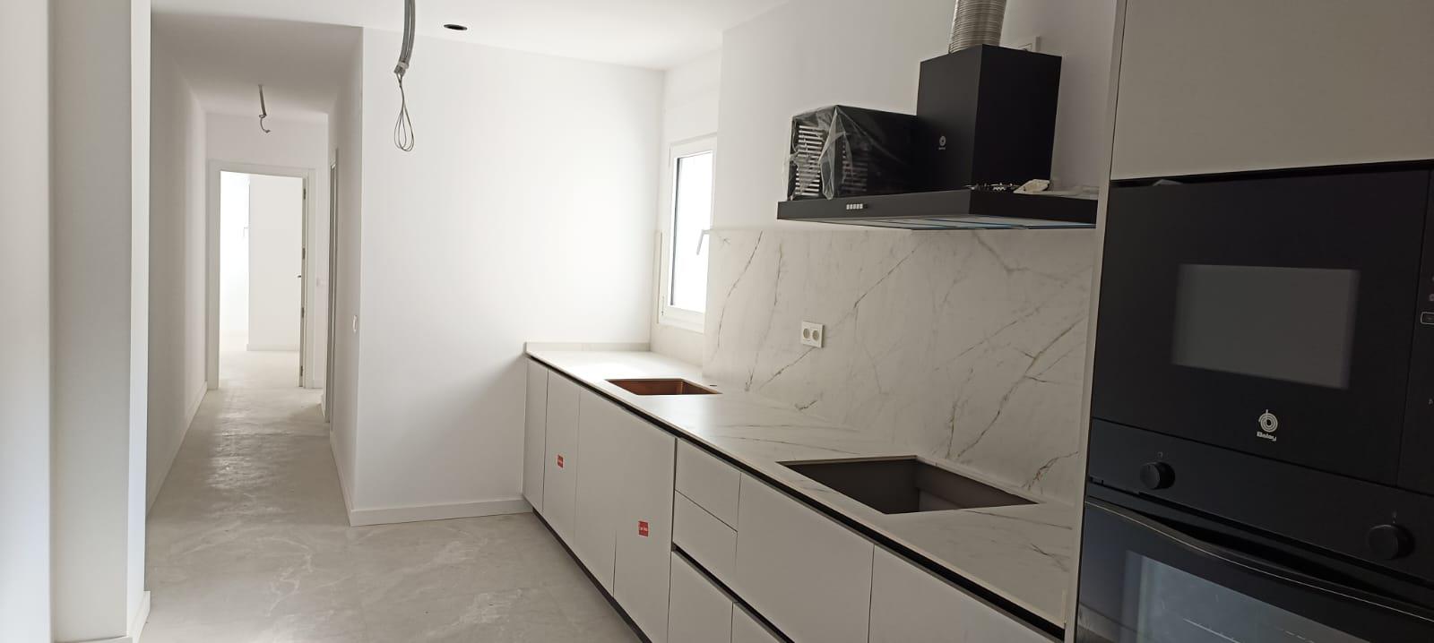 Imagen 5 Apto. Playa en venta en Fuengirola / Puerto Deportivo