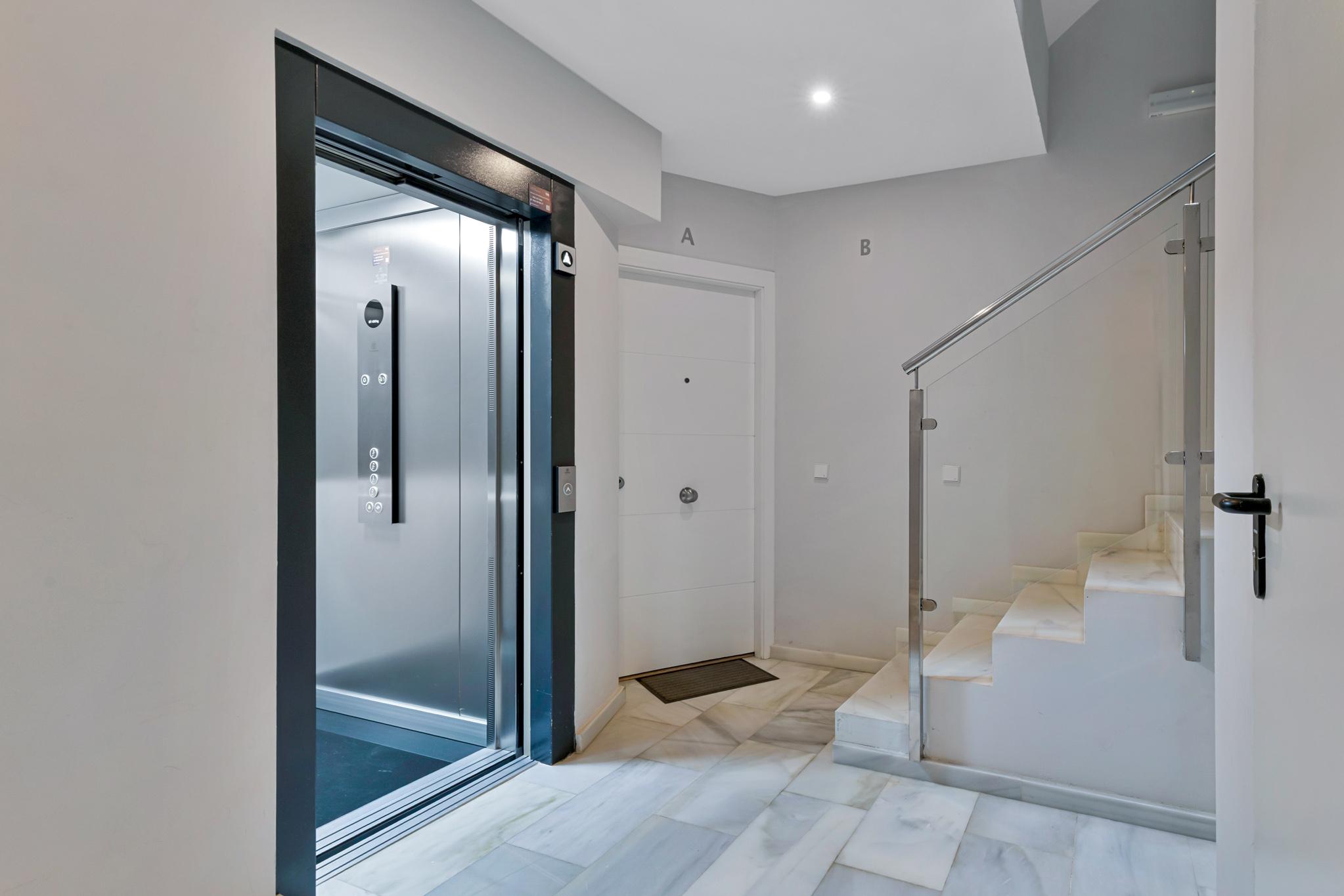 Imagen 2 Apto. Playa en venta en Fuengirola / Colegio Solhail