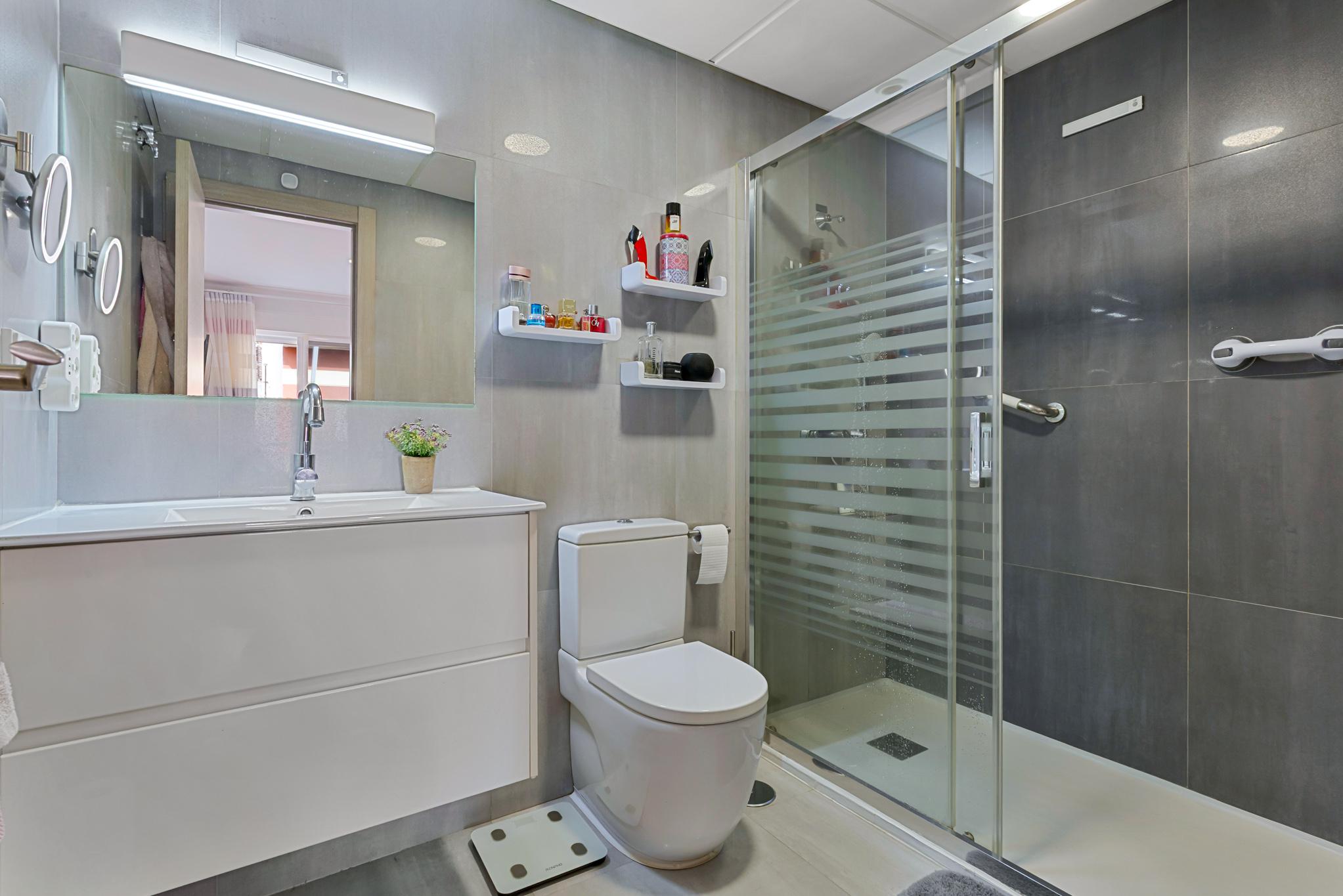 Imagen 15 Apto. Playa en venta en Fuengirola / Colegio Solhail