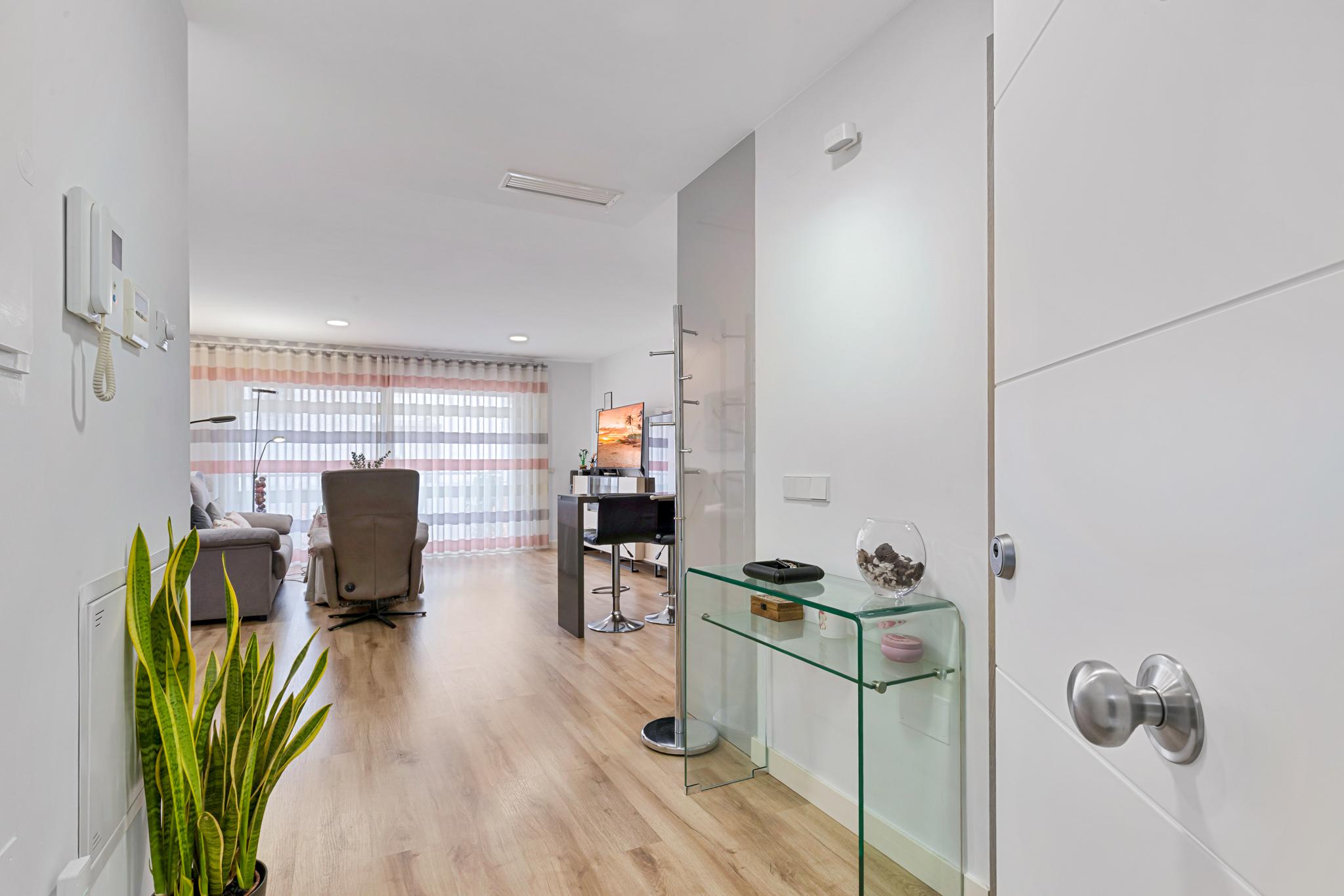 Imagen 4 Apto. Playa en venta en Fuengirola / Colegio Solhail