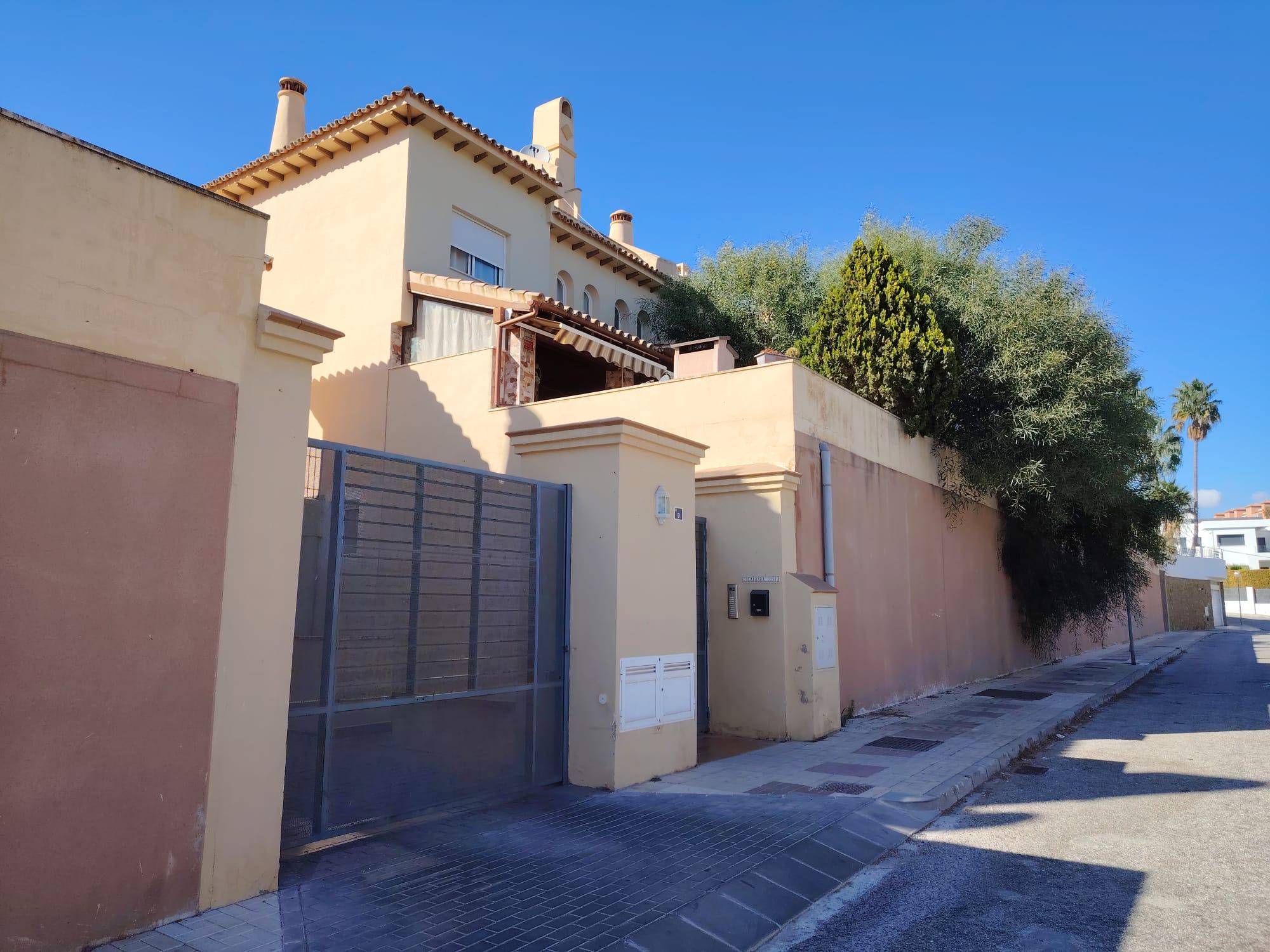 Imagen 2 Casa Adosada en venta en Mijas / Centro comercial Los Olivos de Calahonda