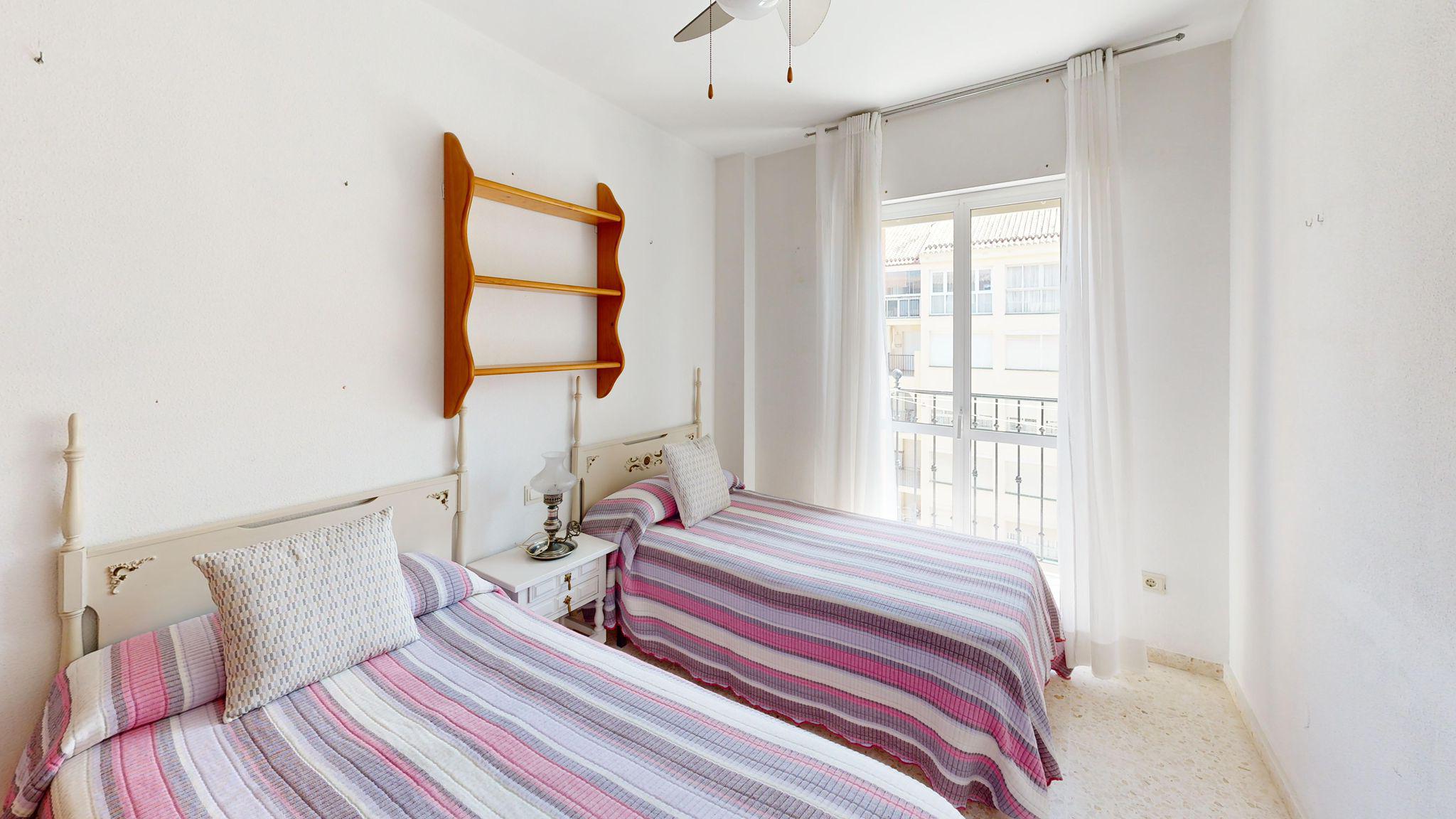 Imagen 21 Piso en venta en Fuengirola / Res. La Roca - Av. Ramón y Cajal