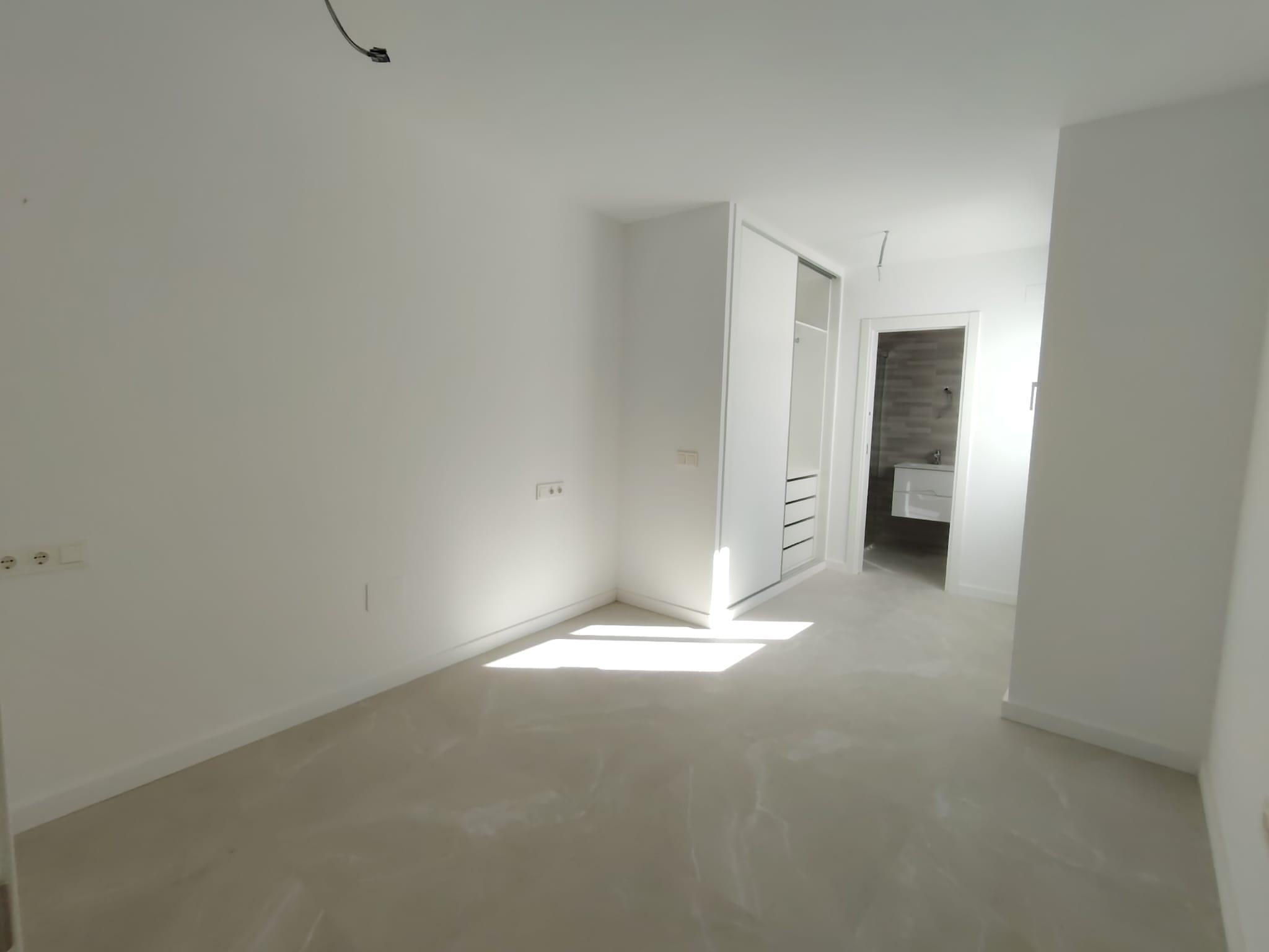 Imagen 9 Apto. Playa en venta en Fuengirola / Puerto Deportivo