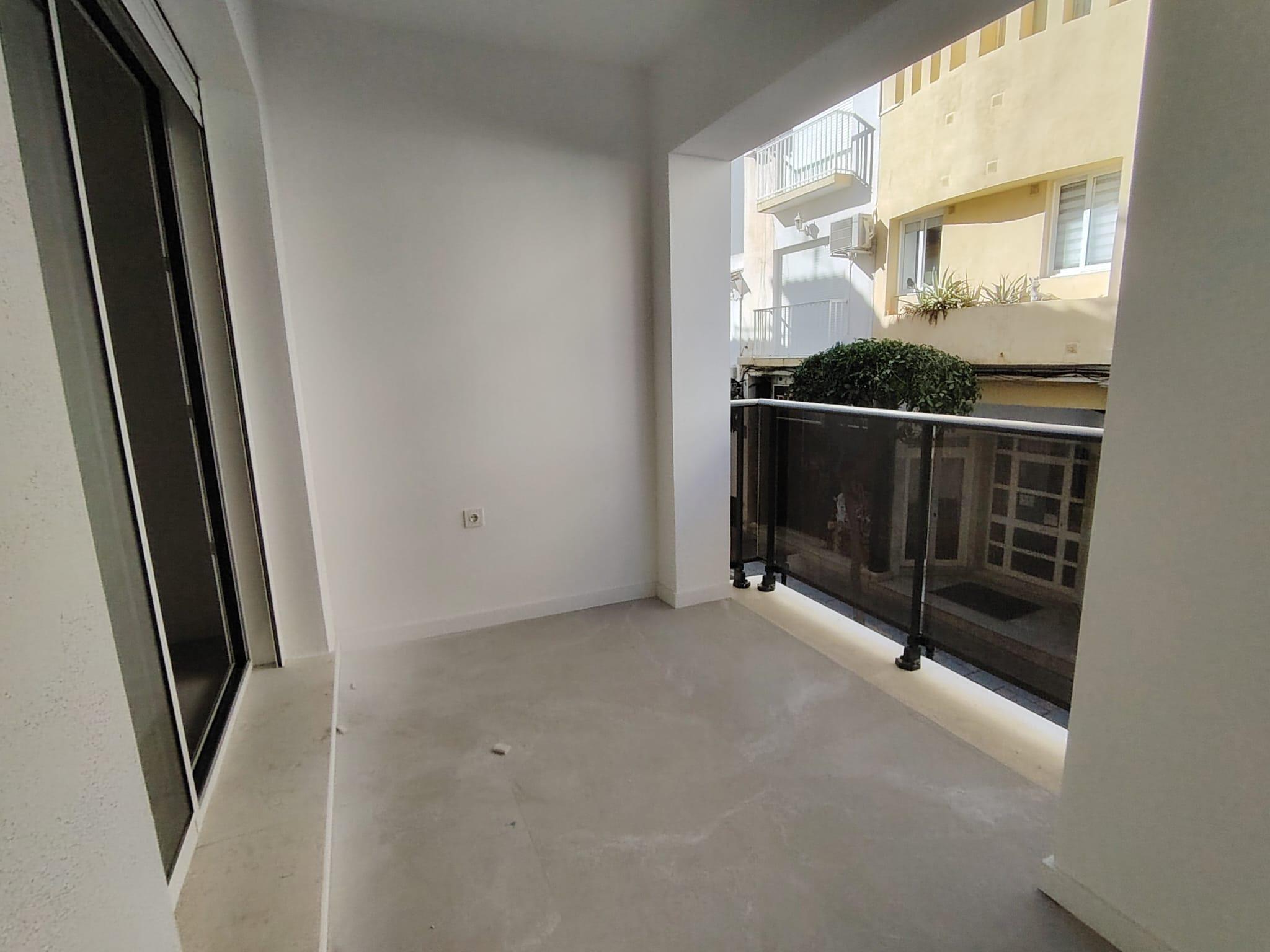 Imagen 4 Apto. Playa en venta en Fuengirola / Puerto Deportivo