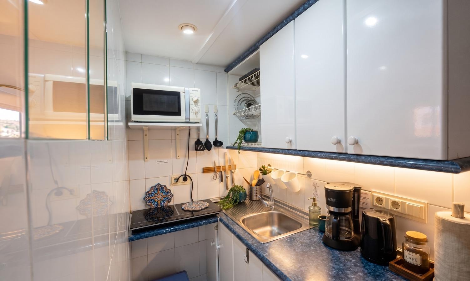 Imagen 3 Apto. Playa en venta en Fuengirola / Hotel Las Palmeras- 