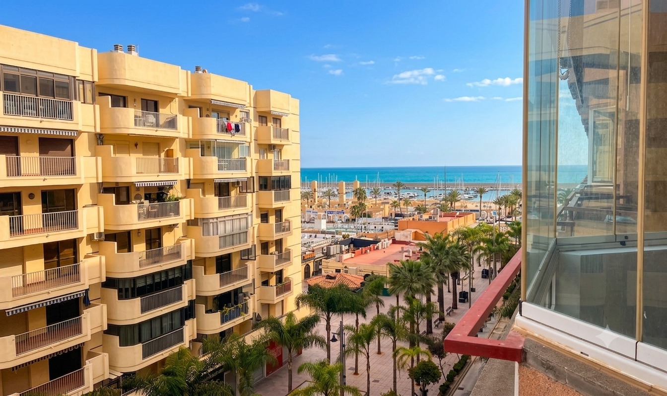 Imagen 1 Apto. Playa en venta en Fuengirola / Hotel Las Palmeras- 