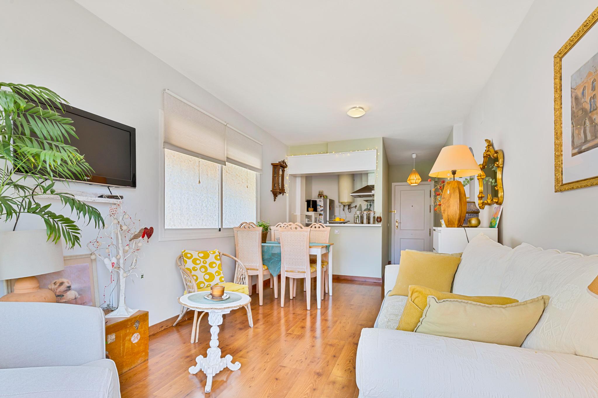 Imagen 2 Apto. Playa en venta en Fuengirola / Zona de los Pacos-Fuengirola