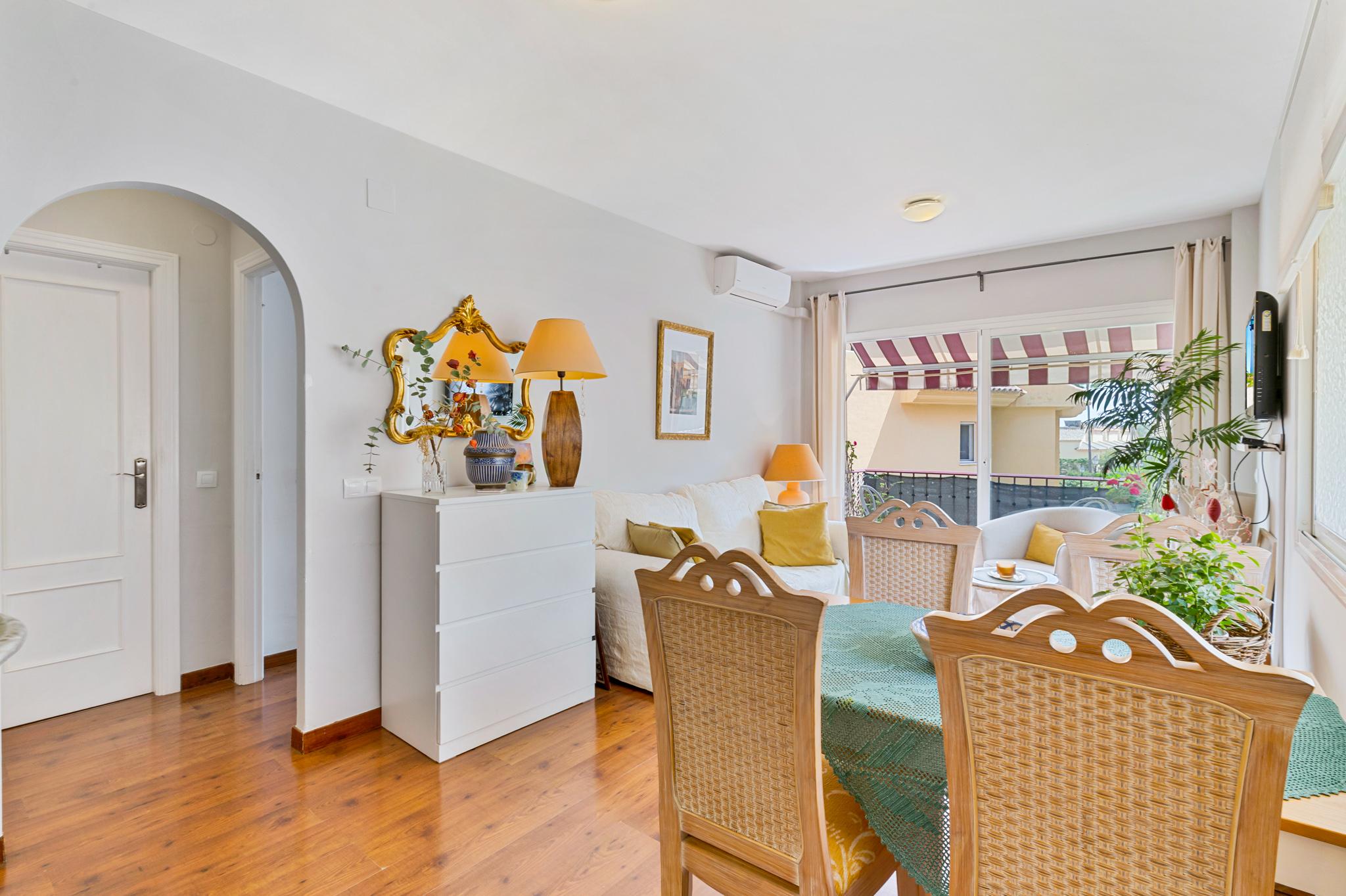 Imagen 3 Apto. Playa en venta en Fuengirola / Zona de los Pacos-Fuengirola