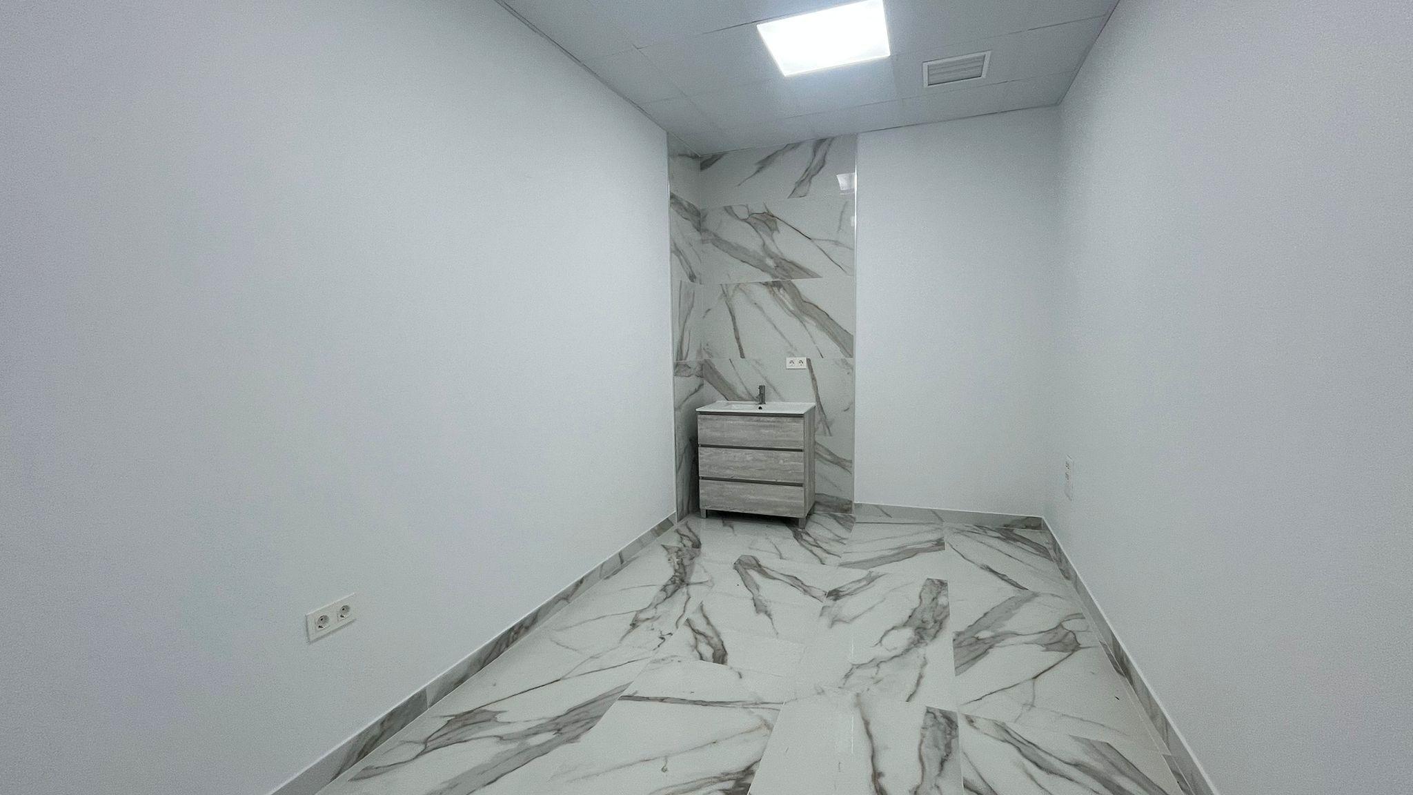 Imagen 3 Local Comercial en alquiler en Fuengirola / Zona Edificio Milan- Fuengirola
