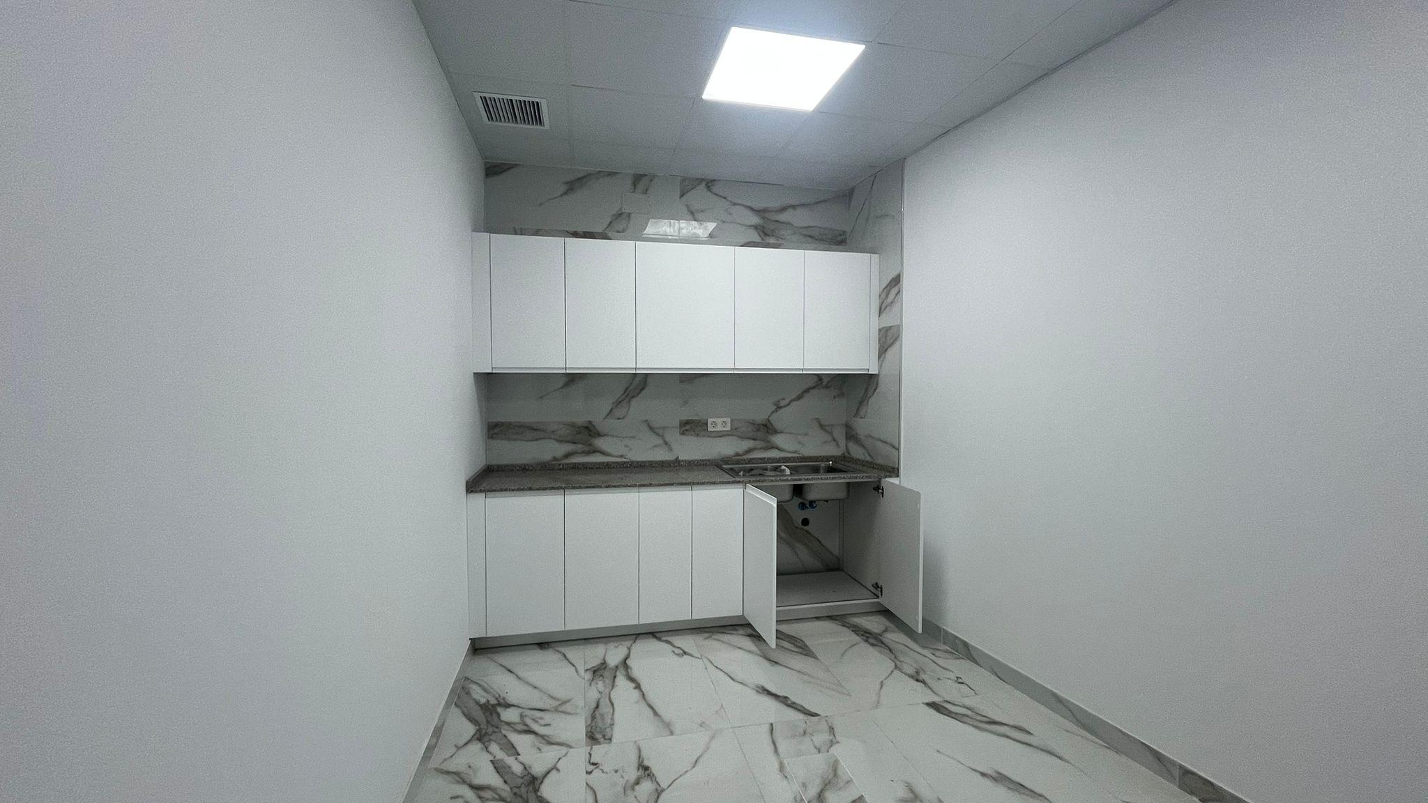 Imagen 10 Local Comercial en alquiler en Fuengirola / Zona Edificio Milan- Fuengirola