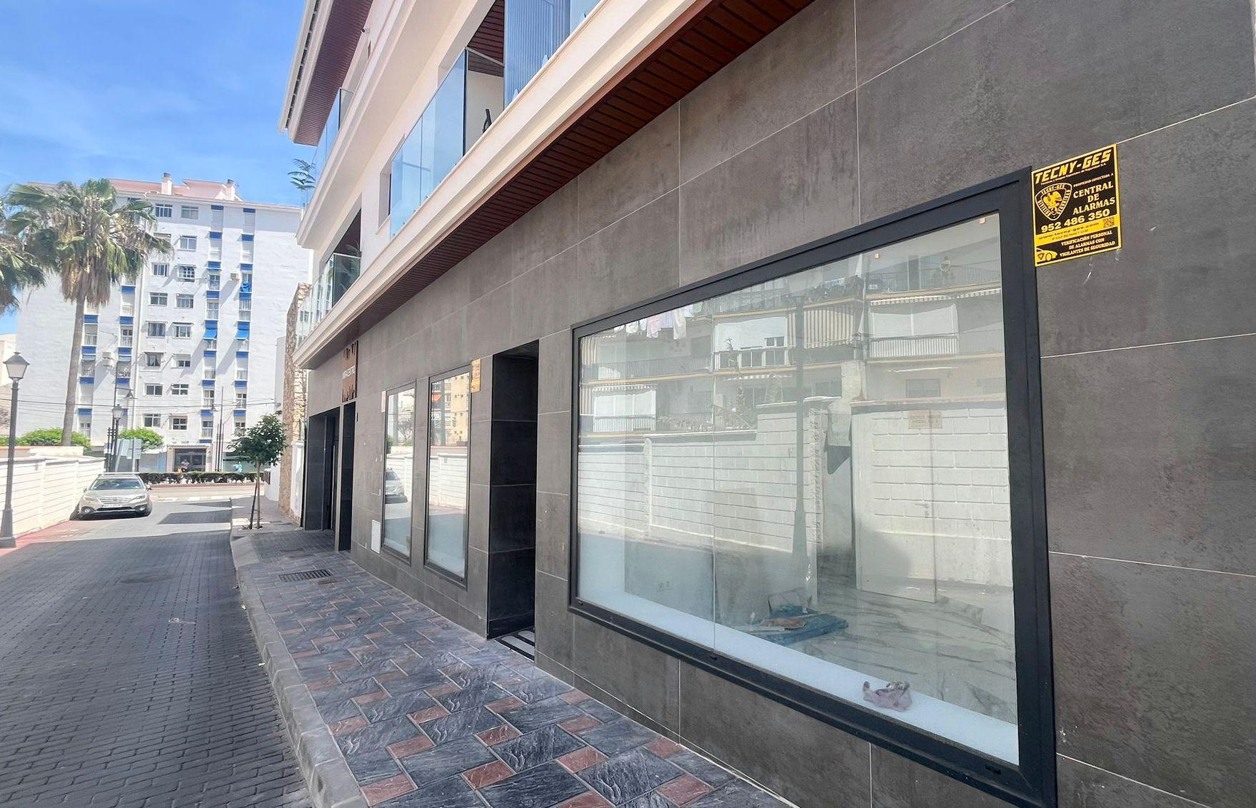 Imagen 1 Local Comercial en alquiler en Fuengirola / Zona Edificio Milan- Fuengirola