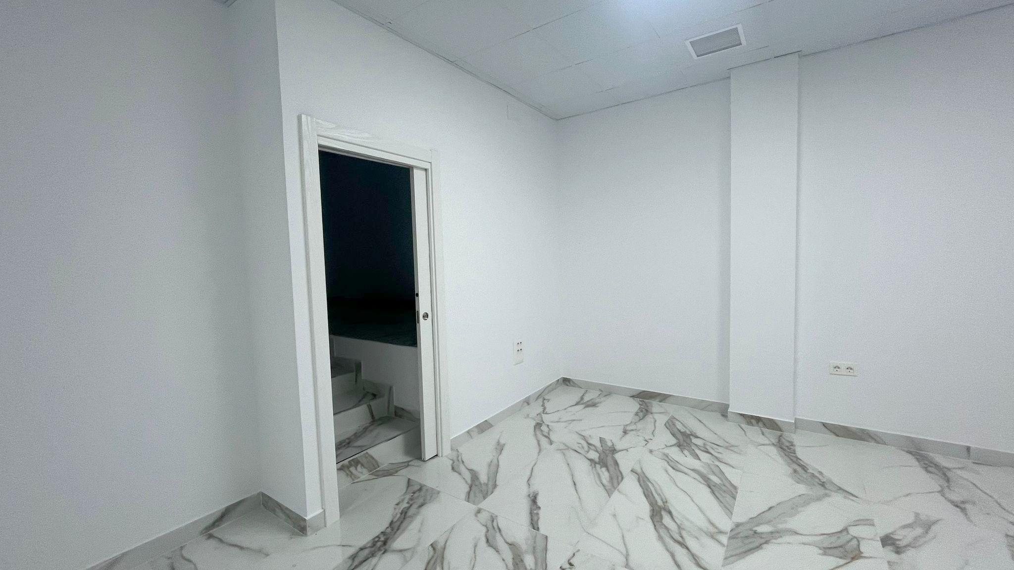 Imagen 2 Local Comercial en alquiler en Fuengirola / Zona Edificio Milan- Fuengirola