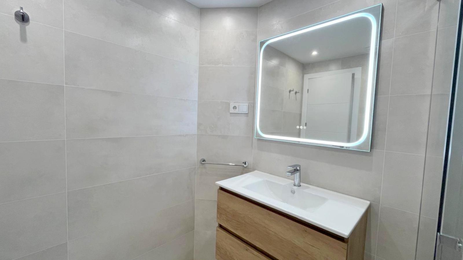 Imagen 13 Apto. Playa en venta en Fuengirola / Edificio Detelina