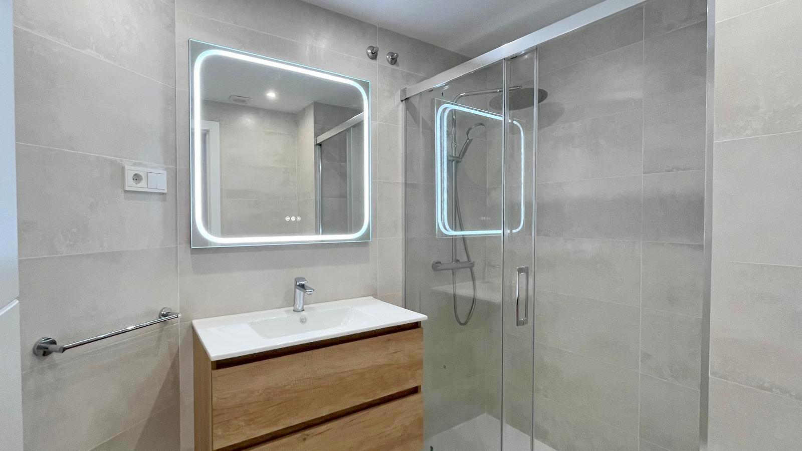 Imagen 9 Apto. Playa en venta en Fuengirola / Edificio Detelina