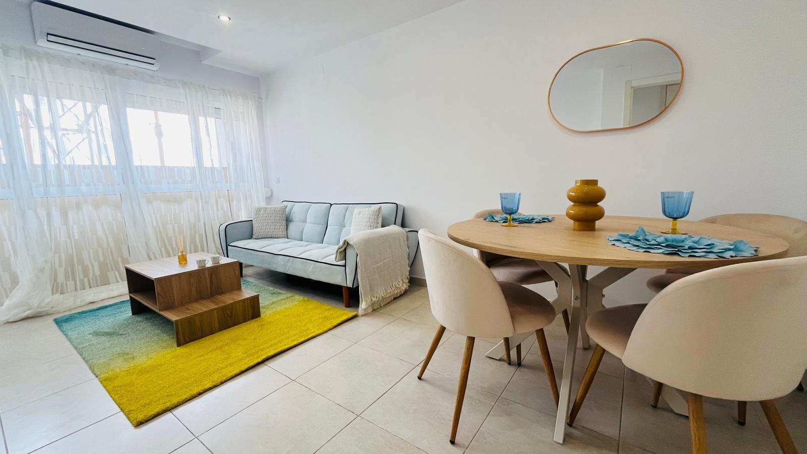 Imagen 3 Apto. Playa en venta en Fuengirola / Paseo Marítimo - Edf. Perla
