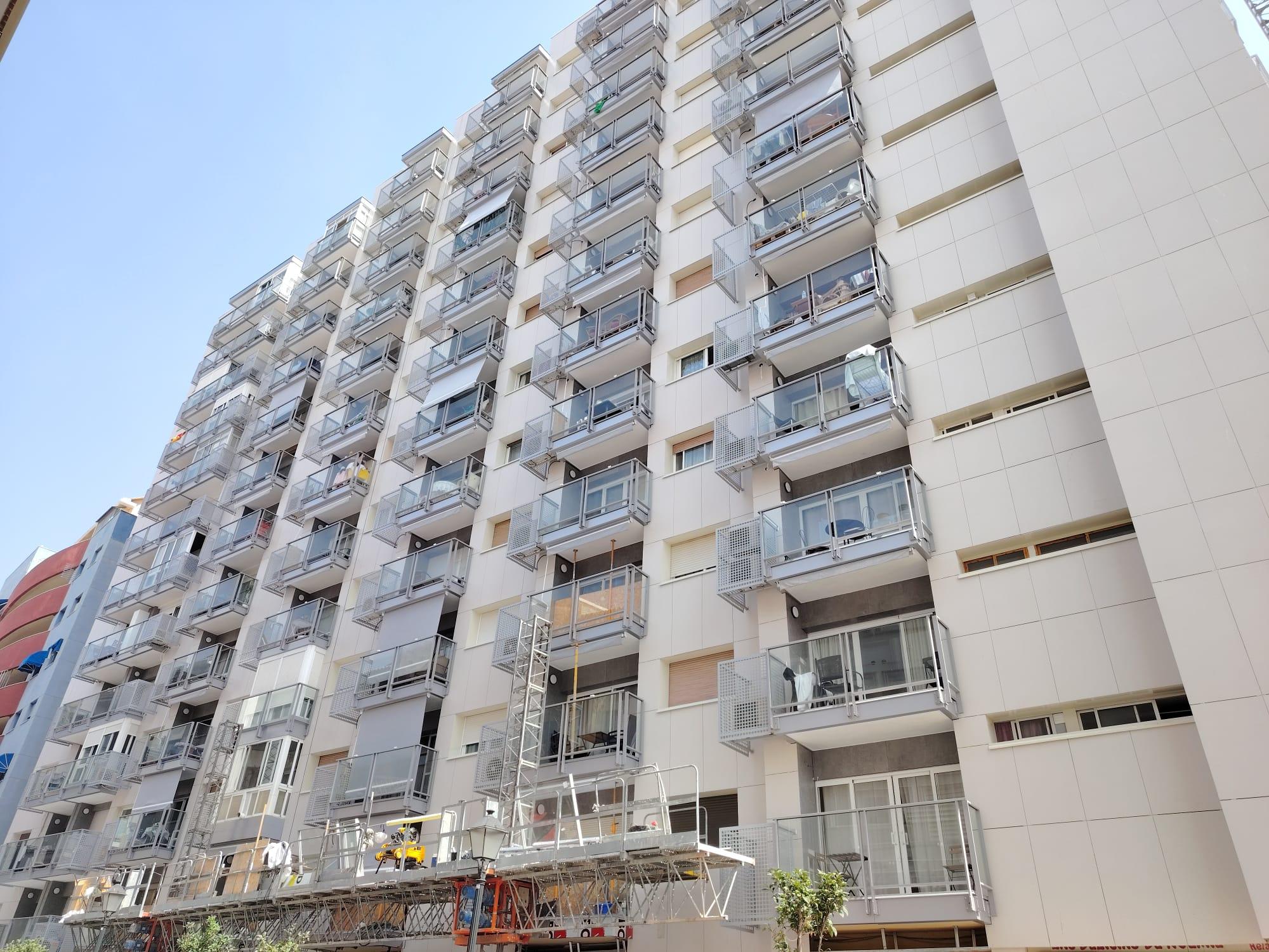 Imagen 2 Apto. Playa en venta en Fuengirola / Paseo Marítimo - Edf. Perla