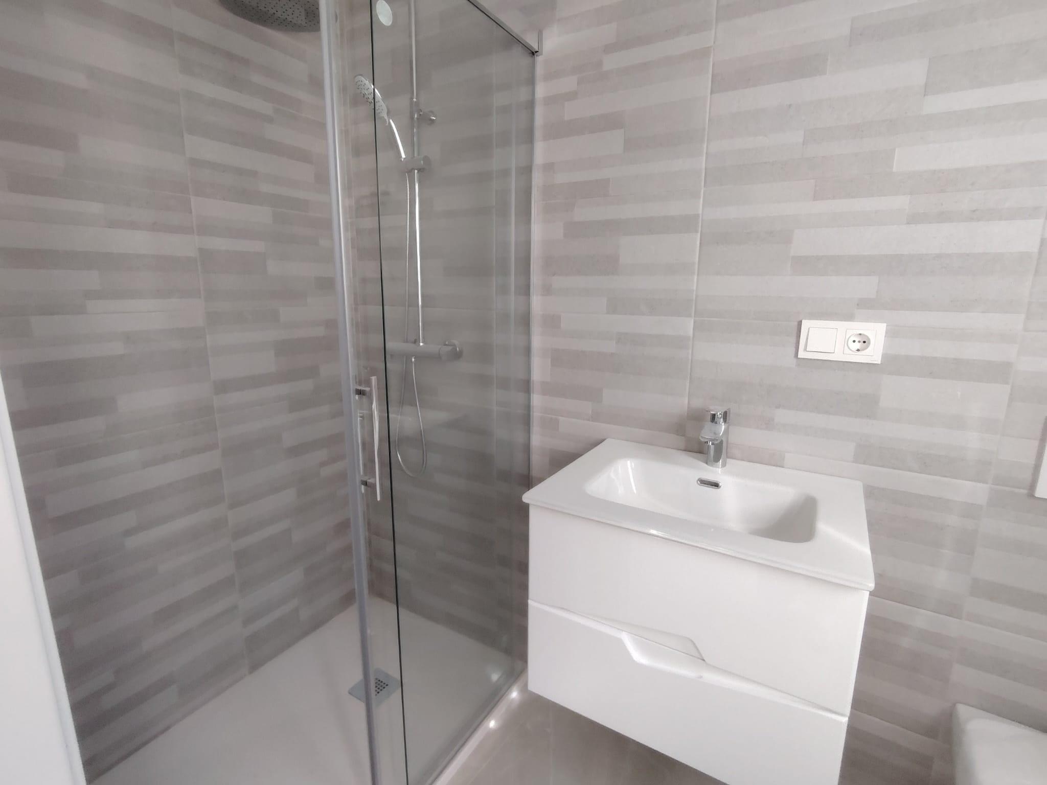 Imagen 11 Apto. Playa en venta en Fuengirola / Puerto Deportivo