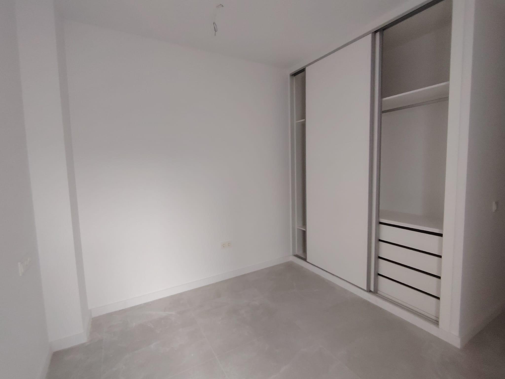 Imagen 17 Apto. Playa en venta en Fuengirola / Puerto Deportivo