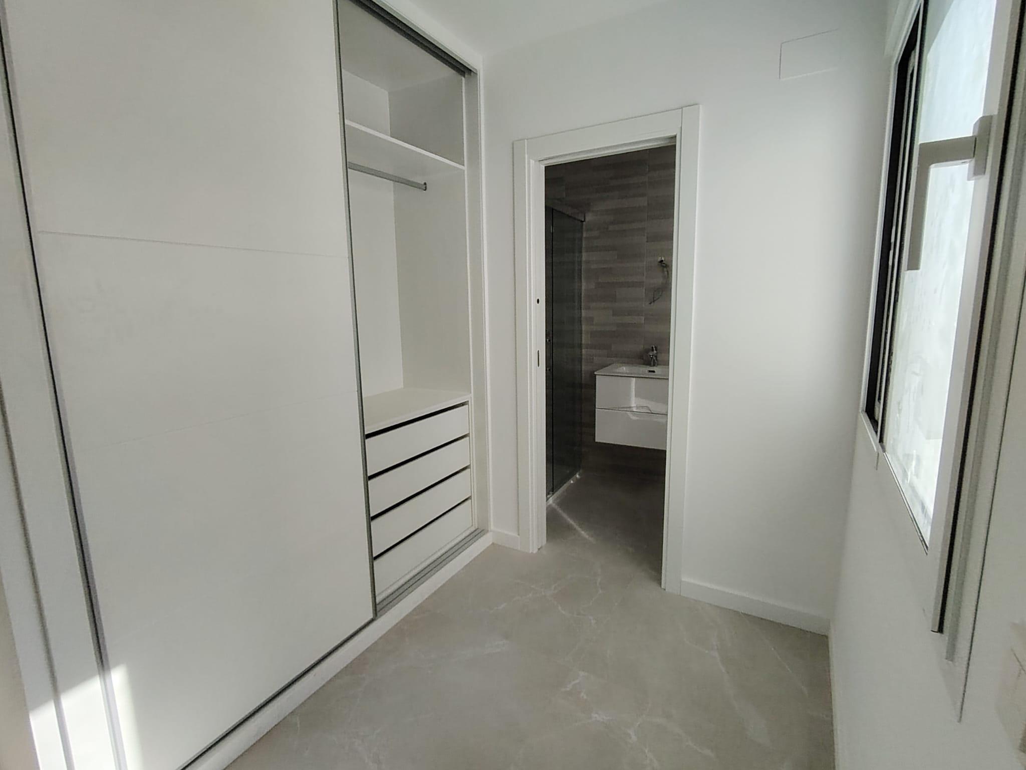 Imagen 11 Apto. Playa en venta en Fuengirola / Puerto Deportivo