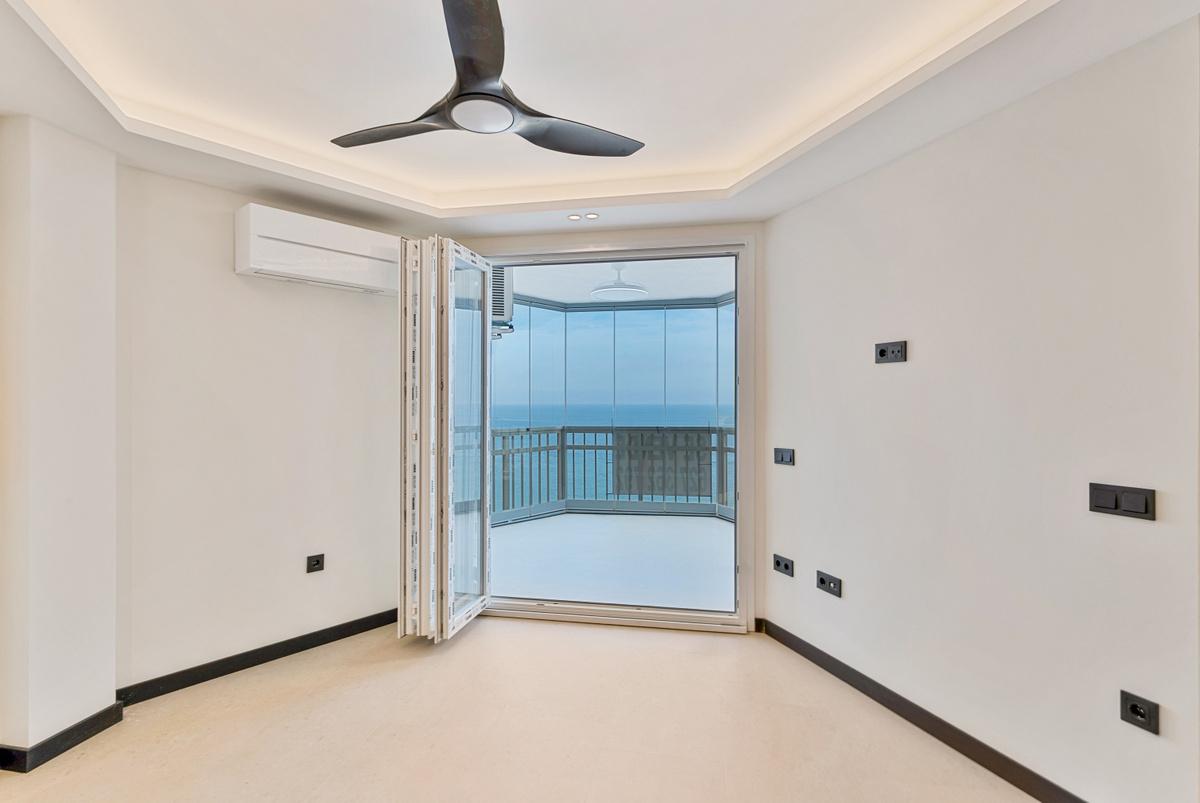 Imagen 3 Apto. Playa en venta en Fuengirola / Paseo Marítimo Fuengirola