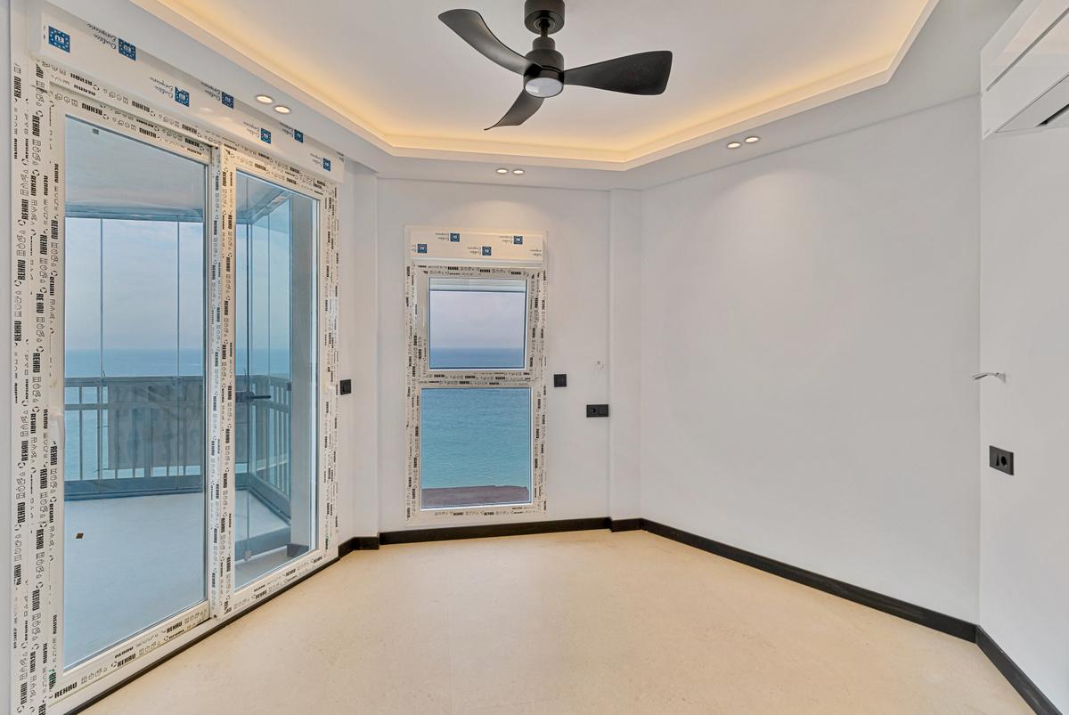 Imagen 2 Apto. Playa en venta en Fuengirola / Paseo Marítimo Fuengirola