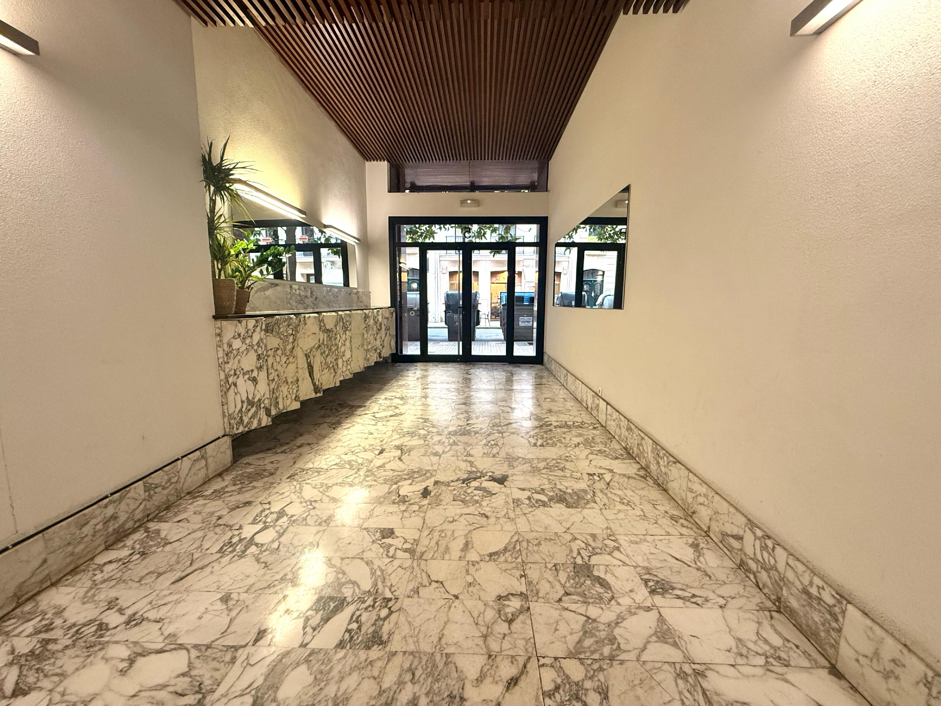 Imagen 12 Oficina Comercial en alquiler en Donostia-San Sebastián / Calle Camino-Despacho en edifici...