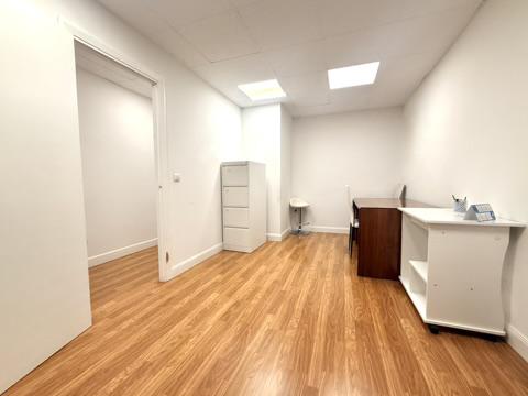 Imagen 4 Oficina Comercial en alquiler en Donostia-San Sebastián / Calle Camino-Despacho en edifici...