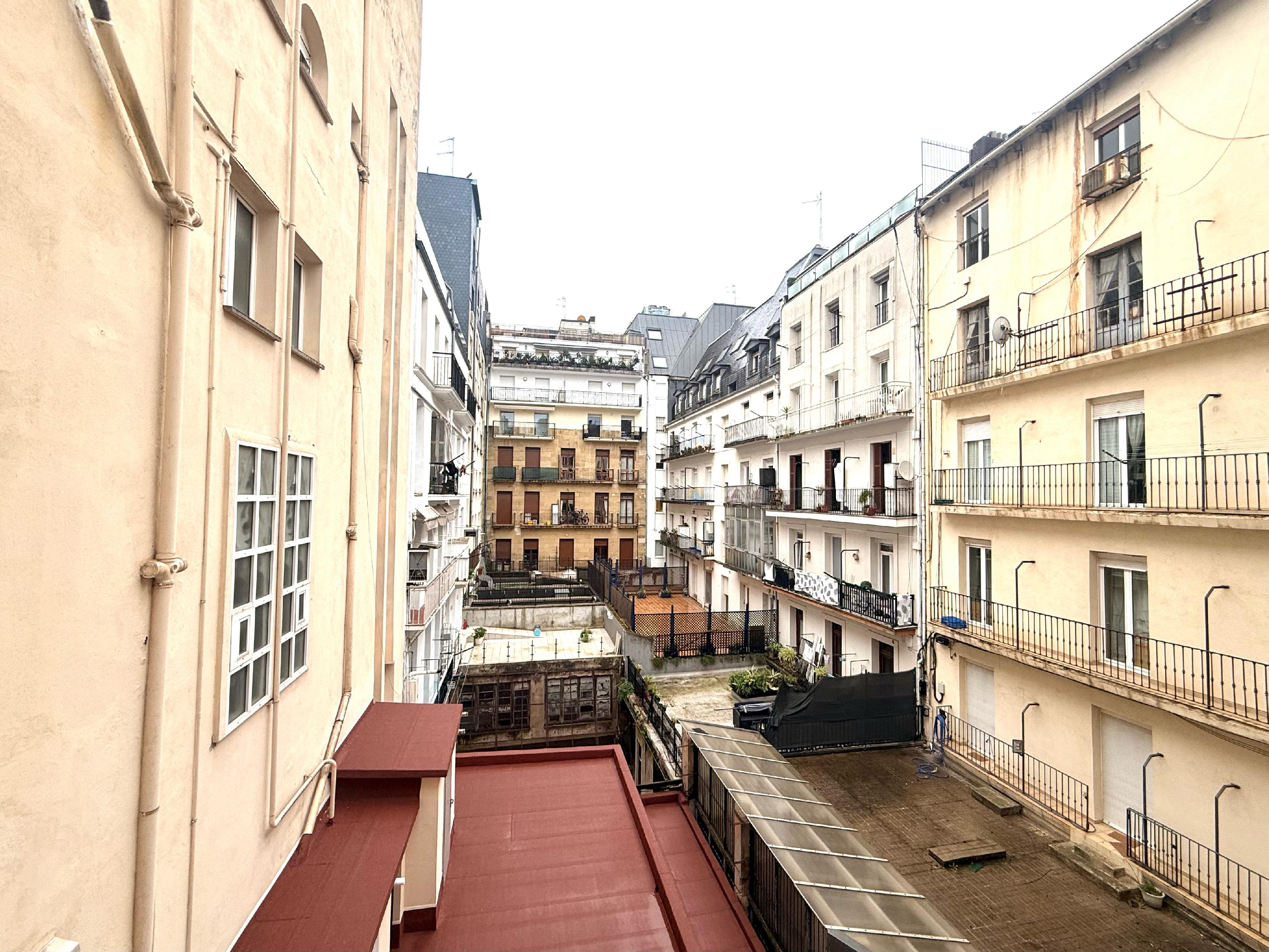 Imagen 10 Oficina Comercial en alquiler en Donostia-San Sebastián / Calle Camino-Despacho en edifici...