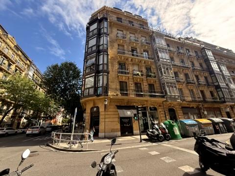 Imagen 1 Inmueble 282500 - Local Comercial en venta en Donostia-San Sebastián / A escasos metros del Palacio Bellas a...