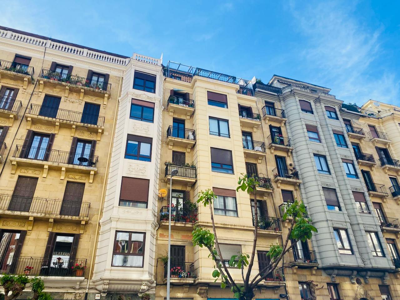 Imagen 2 Piso en alquiler en Donostia-San Sebastián / Pº Colón-Cercano al puebte Sta. Catalina-Donostia