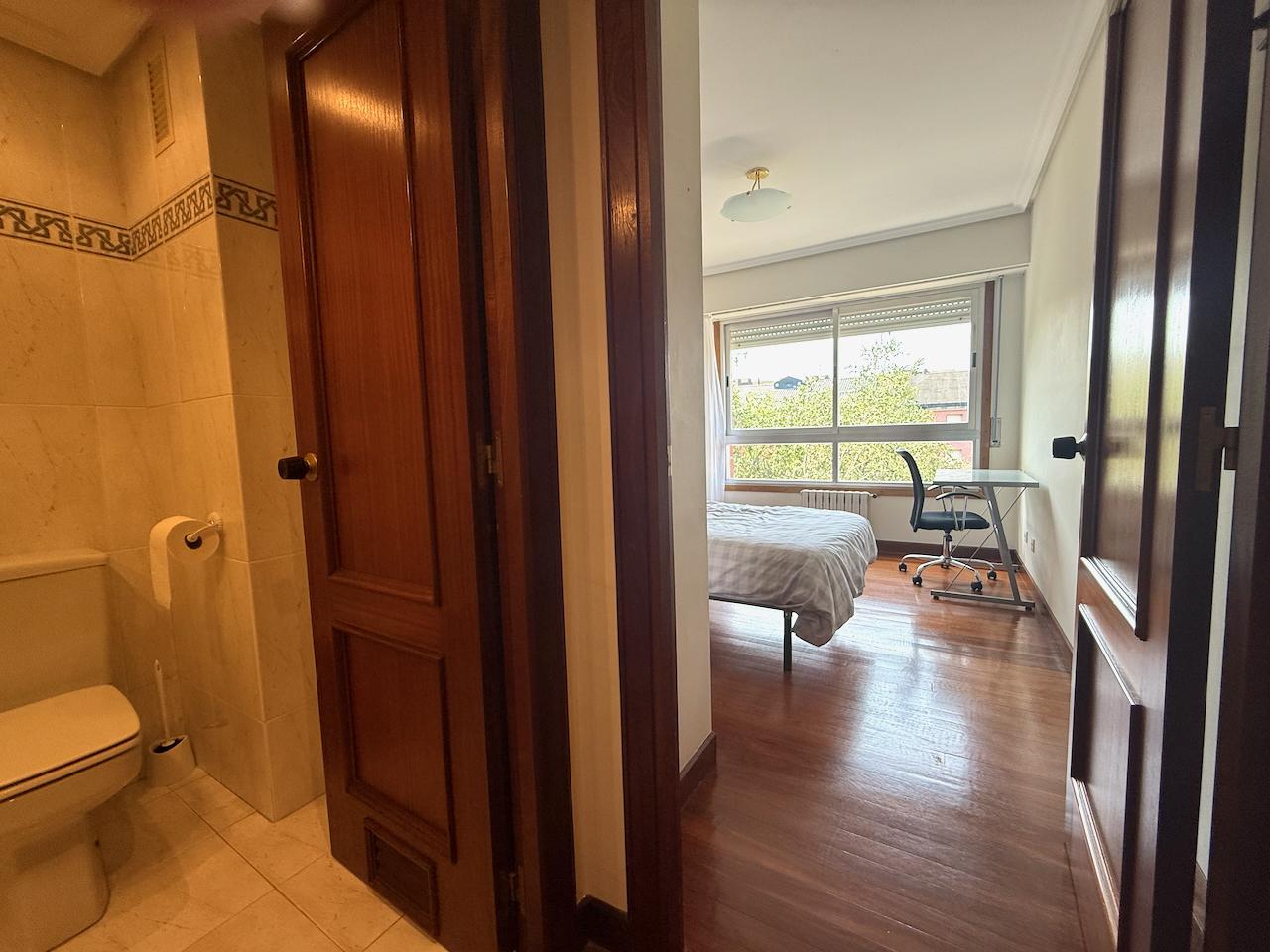 Imagen 2 Piso en venta en Donostia-San Sebastián / Paseo de Mons - Intxaurrondo - Donostia
