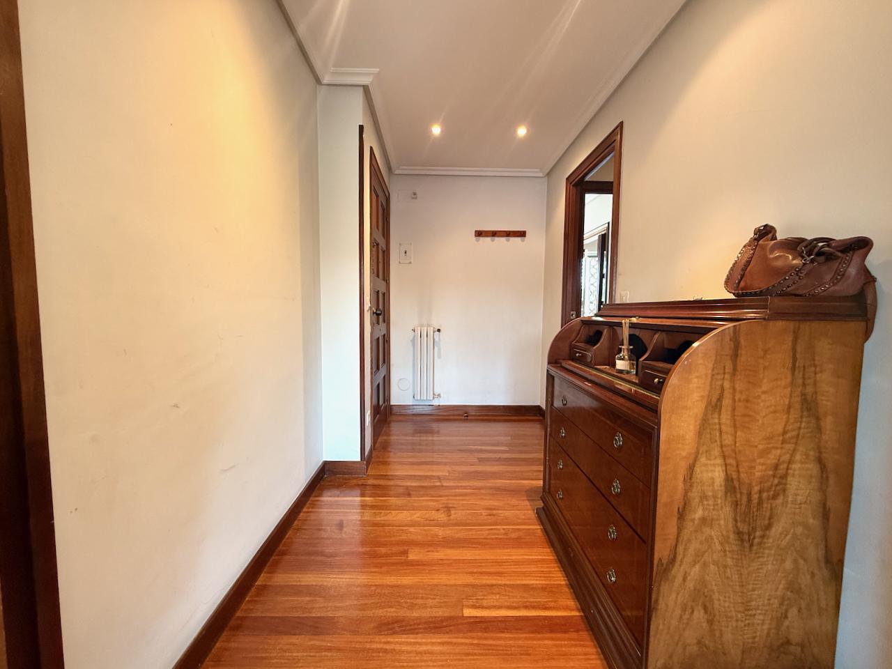 Imagen 3 Piso en venta en Donostia-San Sebastián / Paseo de Mons - Intxaurrondo - Donostia