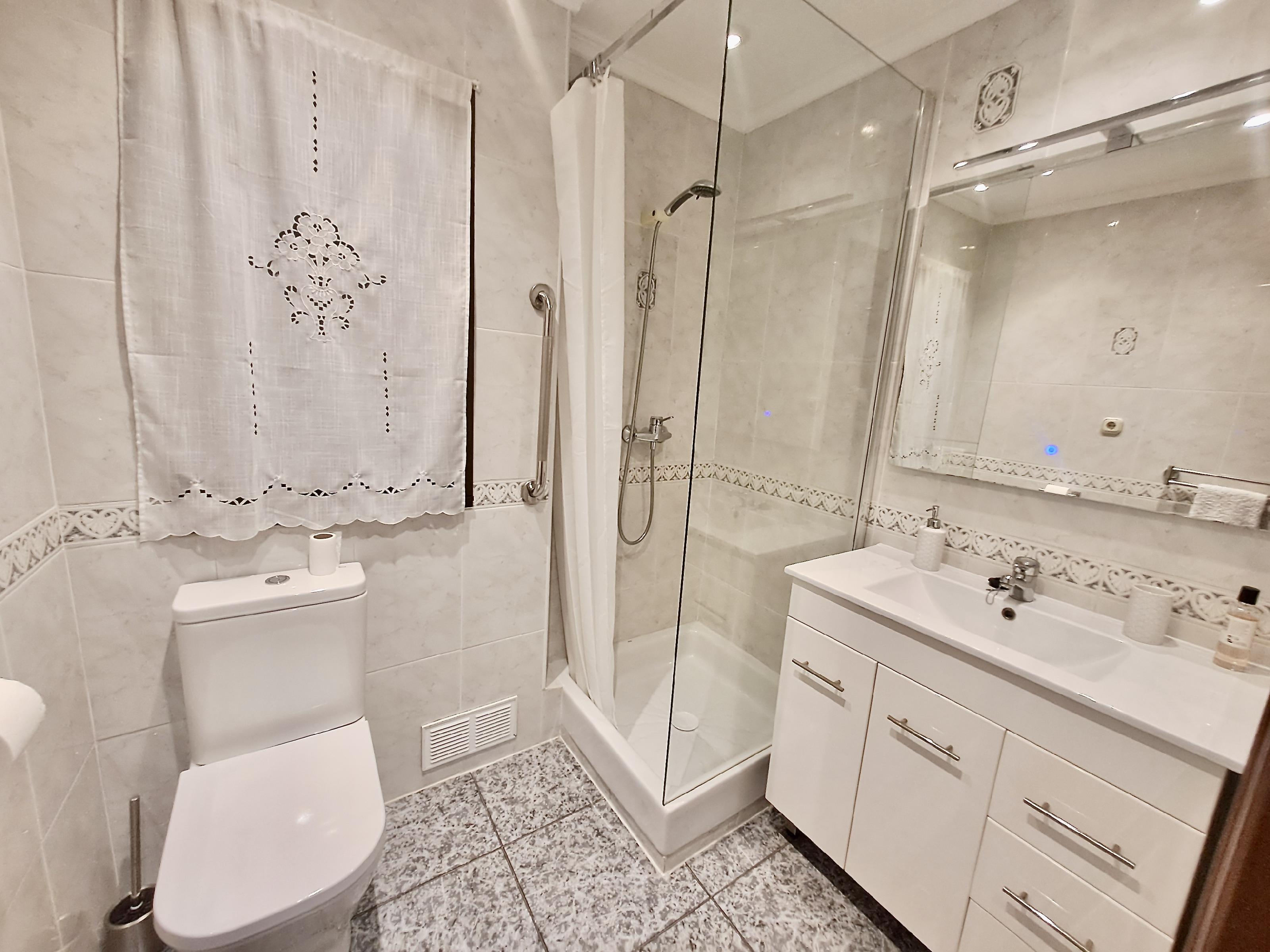 Imagen 12 Piso en alquiler en Donostia-San Sebastián / Avenida Ametzagaña - Egia - Donostia