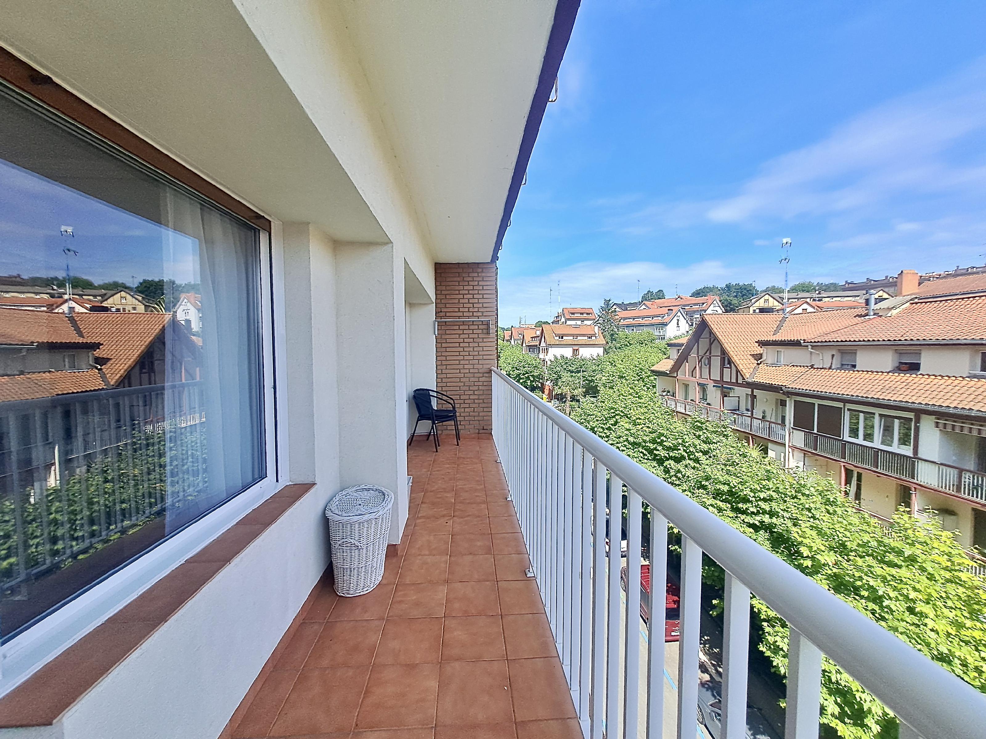 Imagen 1 Piso en alquiler en Donostia-San Sebastián / Avenida Ametzagaña - Egia - Donostia