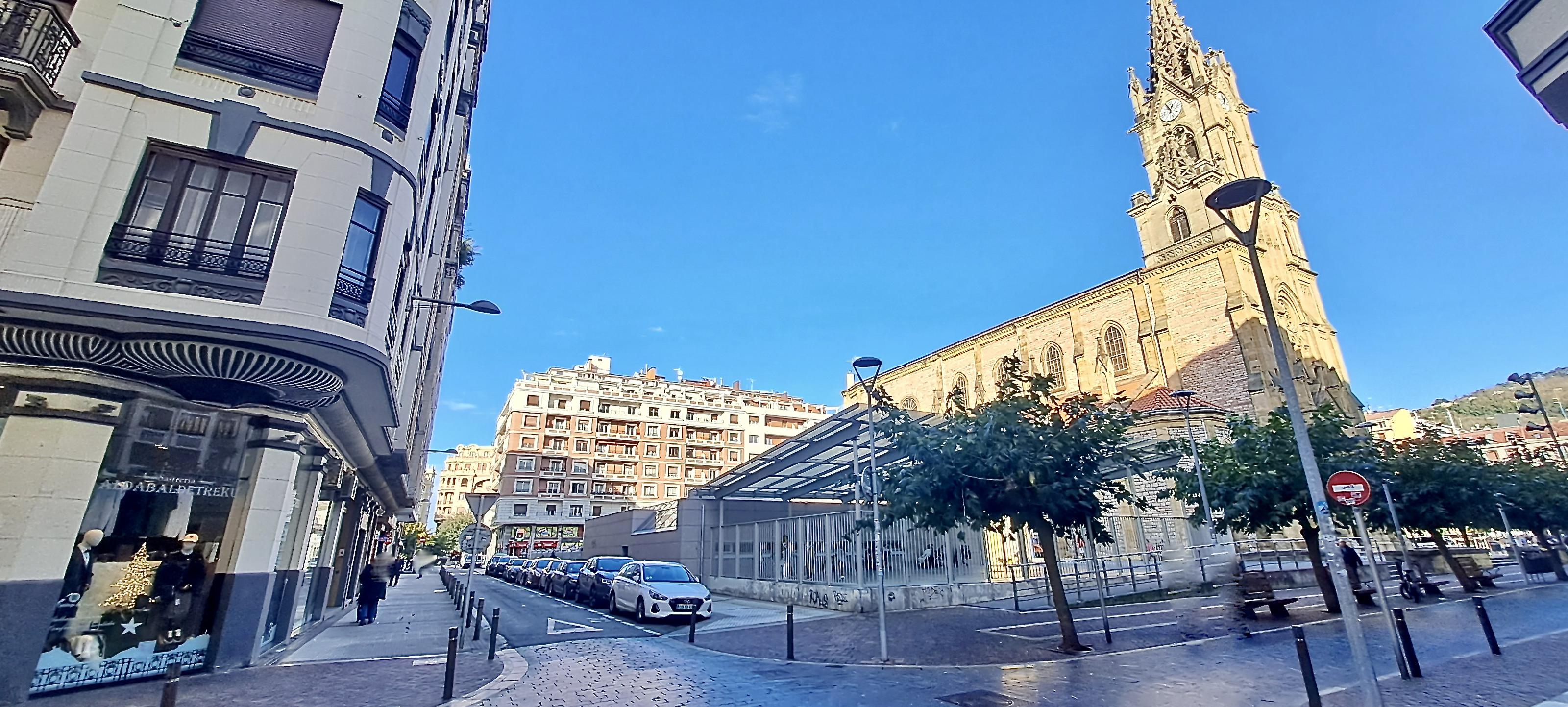 Imagen 2 Local Comercial en venta en Donostia-San Sebastián / Calle Trueba, próximo a Zabaleta
