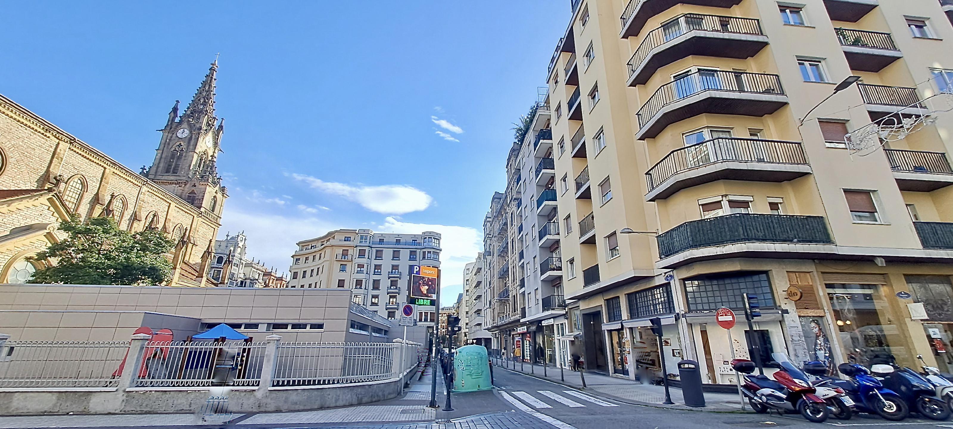 Imagen 3 Local Comercial en venta en Donostia-San Sebastián / Calle Trueba, próximo a Zabaleta