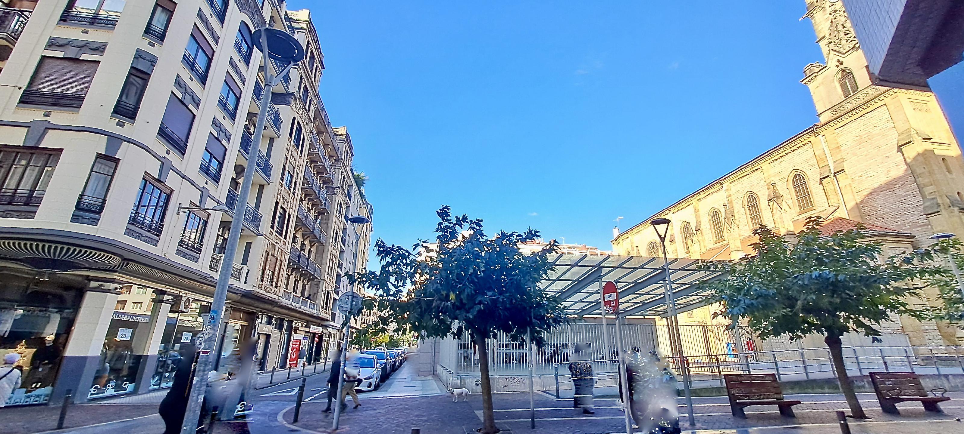 Imagen 4 Local Comercial en venta en Donostia-San Sebastián / Calle Trueba, próximo a Zabaleta