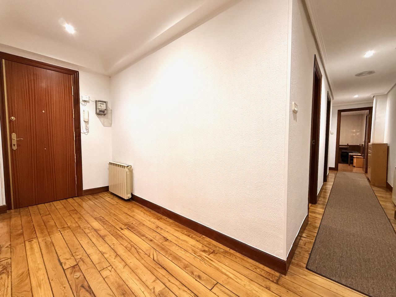 Imagen 1 Piso en venta en Donostia-San Sebastián / Secundino Esnaola - Gros - Donostia