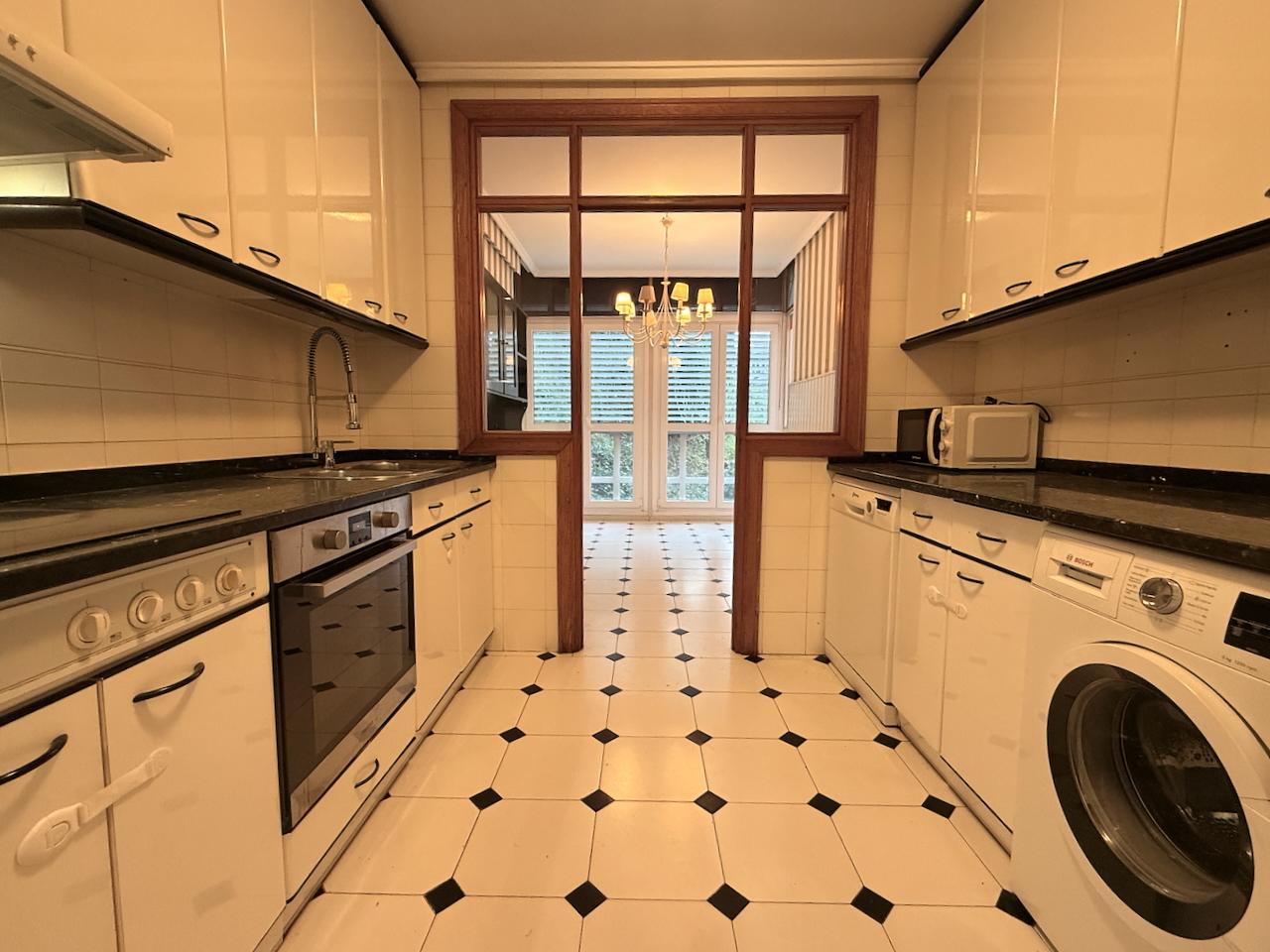 Imagen 7 Piso en venta en Donostia-San Sebastián / Pº de la Fe-Miraconcha-Donostia