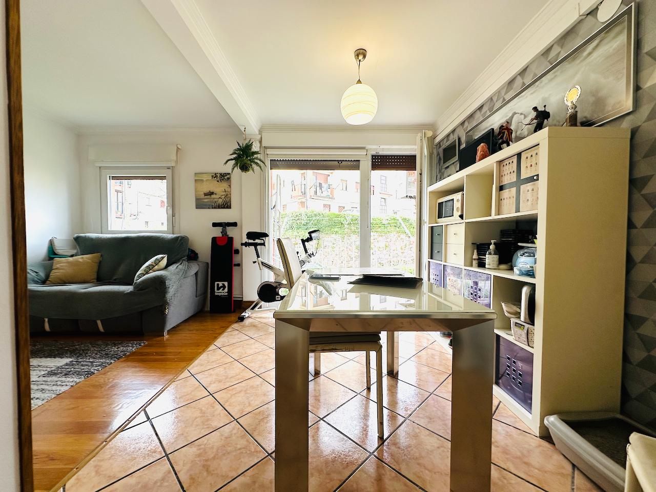 Imagen 2 Piso en venta en Donostia-San Sebastián / Calle Luises-Intxaurrondo-Donostia