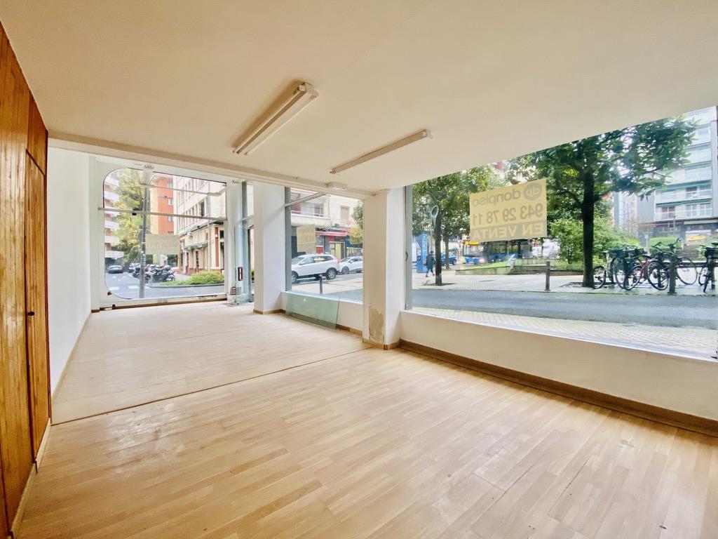 Imagen 2 Local Comercial en venta en Donostia-San Sebastián / Calle Virgen del Carmen - Eguía - Donostia
