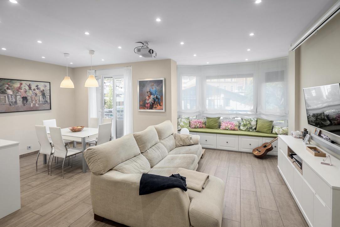 Imagen 1 Piso en venta en Donostia-San Sebastián / Av. de Navarra-Gros-Donostia