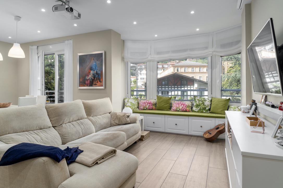 Imagen 3 Piso en venta en Donostia-San Sebastián / Av. de Navarra-Gros-Donostia