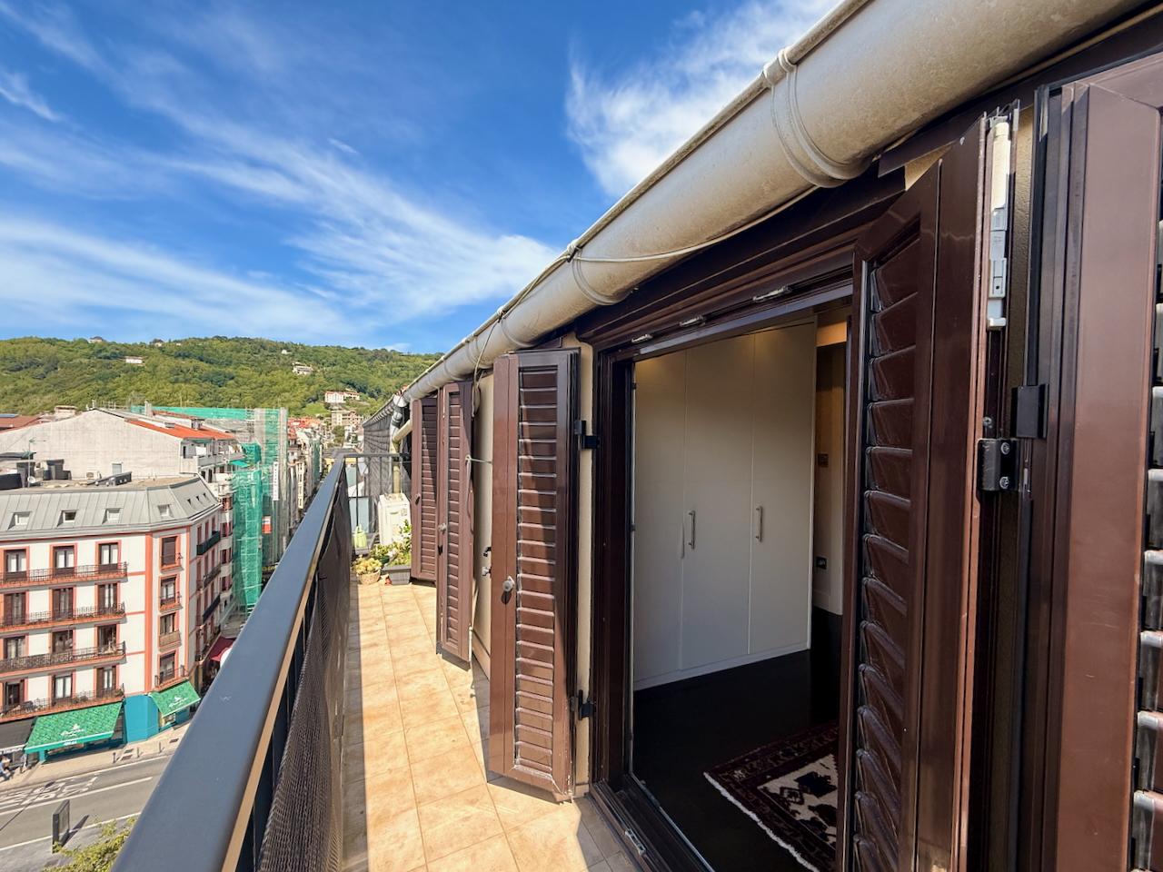 Imagen 3 Ático en venta en Donostia-San Sebastián / Plaza Cataluña-Gros-Donostia
